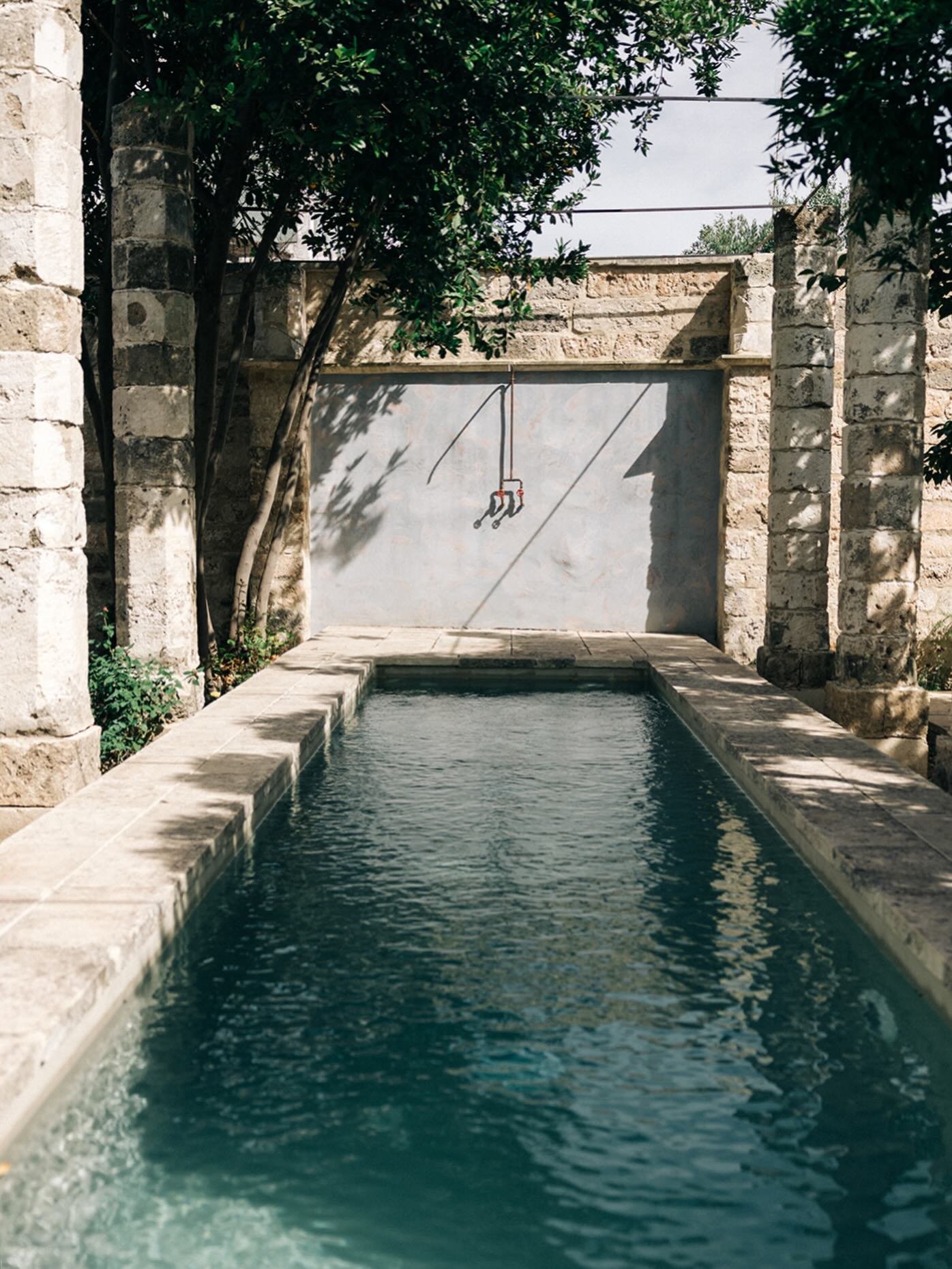 The pool @palazzo.edmondo 

#pool #palazzoedmondo #salento #morosetahomes #danilogiungatophotographer