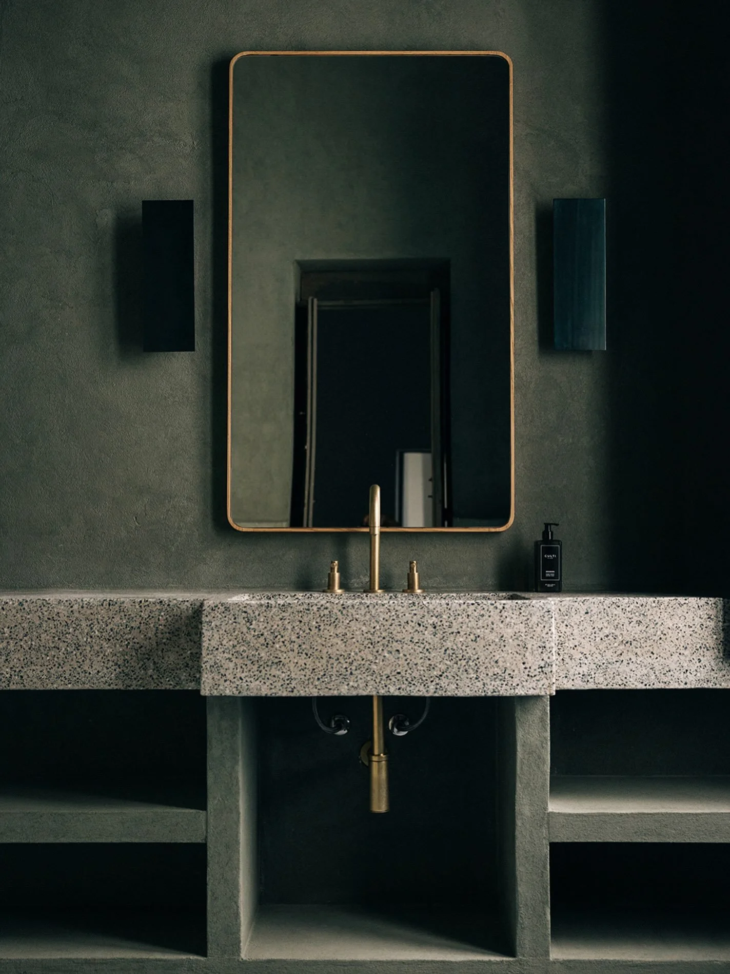 This bathroom 🤩 @palazzo.edmondo 

#bathroom #palazzoedmondo #morosetahomes #puglia #danilogiungatophotographer