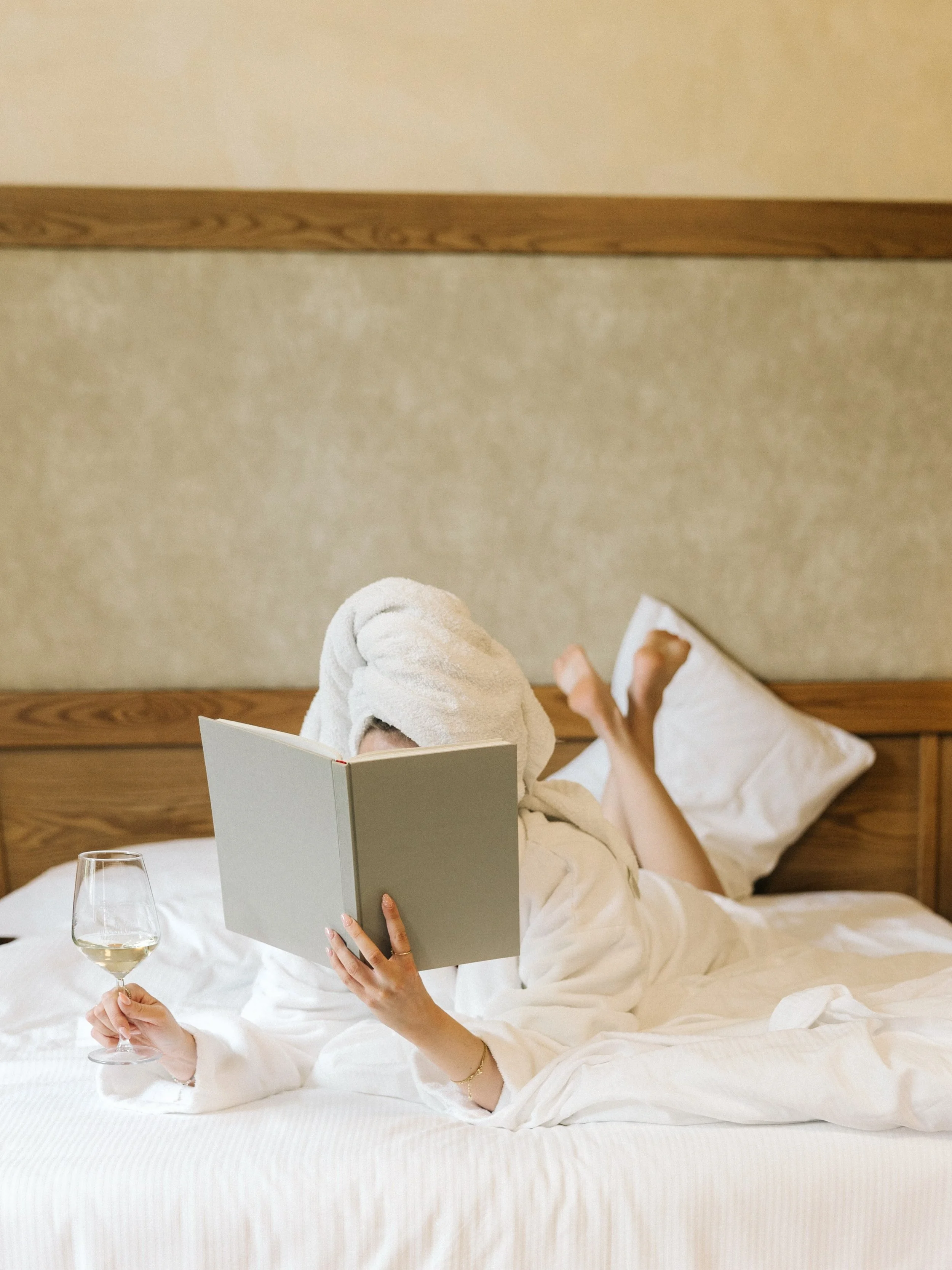 After shower at @leonedecastriswinehotel 

#leonedecastris #bedroom #hotel #salento #danilogiungatophotographer