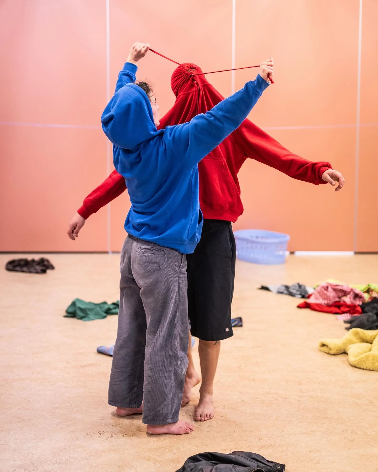 BROEKIES (4+) 🩳👖

Back in Amsterdam means back to business. 

&lsquo;Broekies&rsquo; - created for @dedansers - will tour across schools and festivals this season. First up is The Hague! 

📍The Hague | @zuiderparktheater 
16 September 11:00 &amp; 