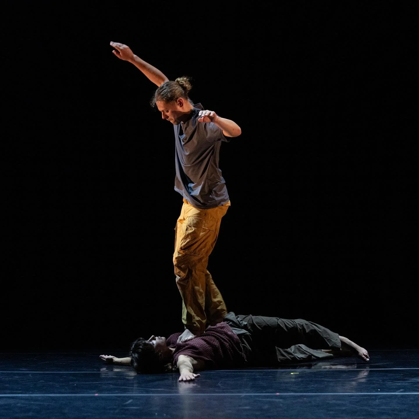 🇰🇷🇰🇷

&lsquo;Something else&rsquo; performed in Korea 

at the 2025 @changmuart_official festival. 

📍 Seoul, @arko_theater 

#korea #contemporarydance #partnering #dance