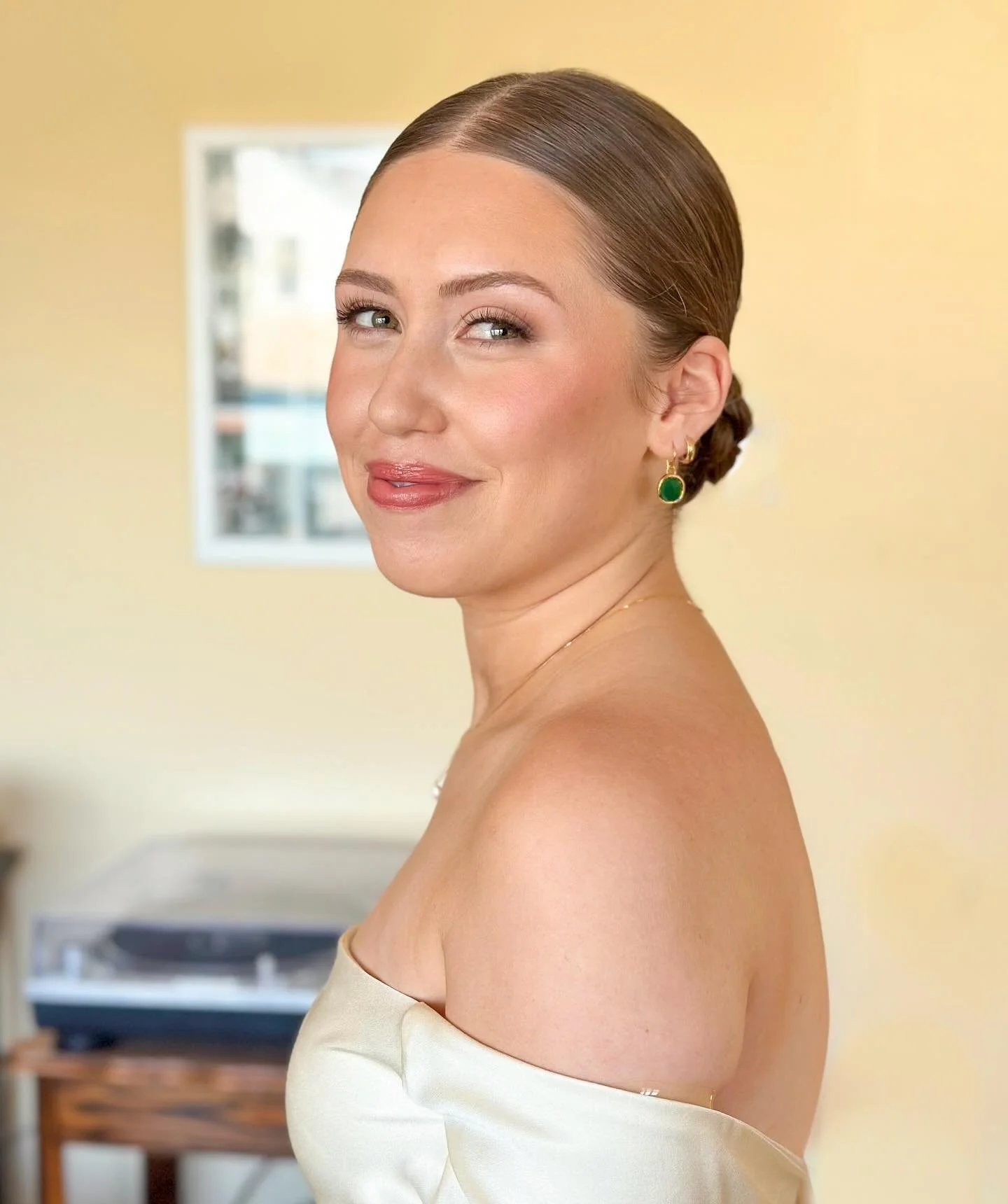 Added some iPhone pics to a story highlight last night and found at least one million photos from the last year that I meant to post. Oops! Here is beautiful and sweet Hannah on her wedding day. I&rsquo;m really loving these sleek buns that show off 