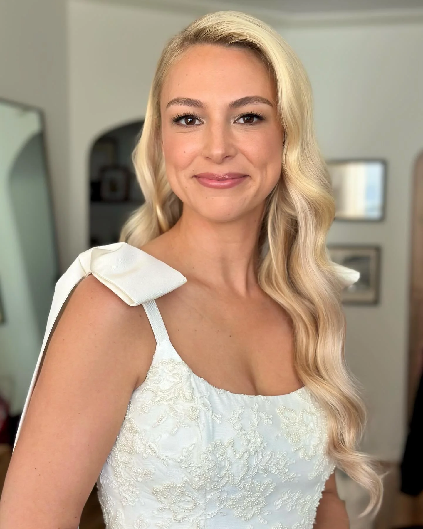 I usually try to wait for pro pics before I post my rushed iPhone pics to my grid&hellip; but sometimes I just can&rsquo;t wait. Add this bride to my list of all time faves! We leaned in hard to the classic San Francisco theme with glam waves to go h