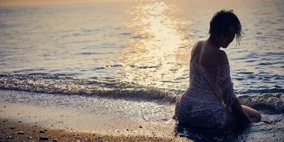 A woman grounding on the beach