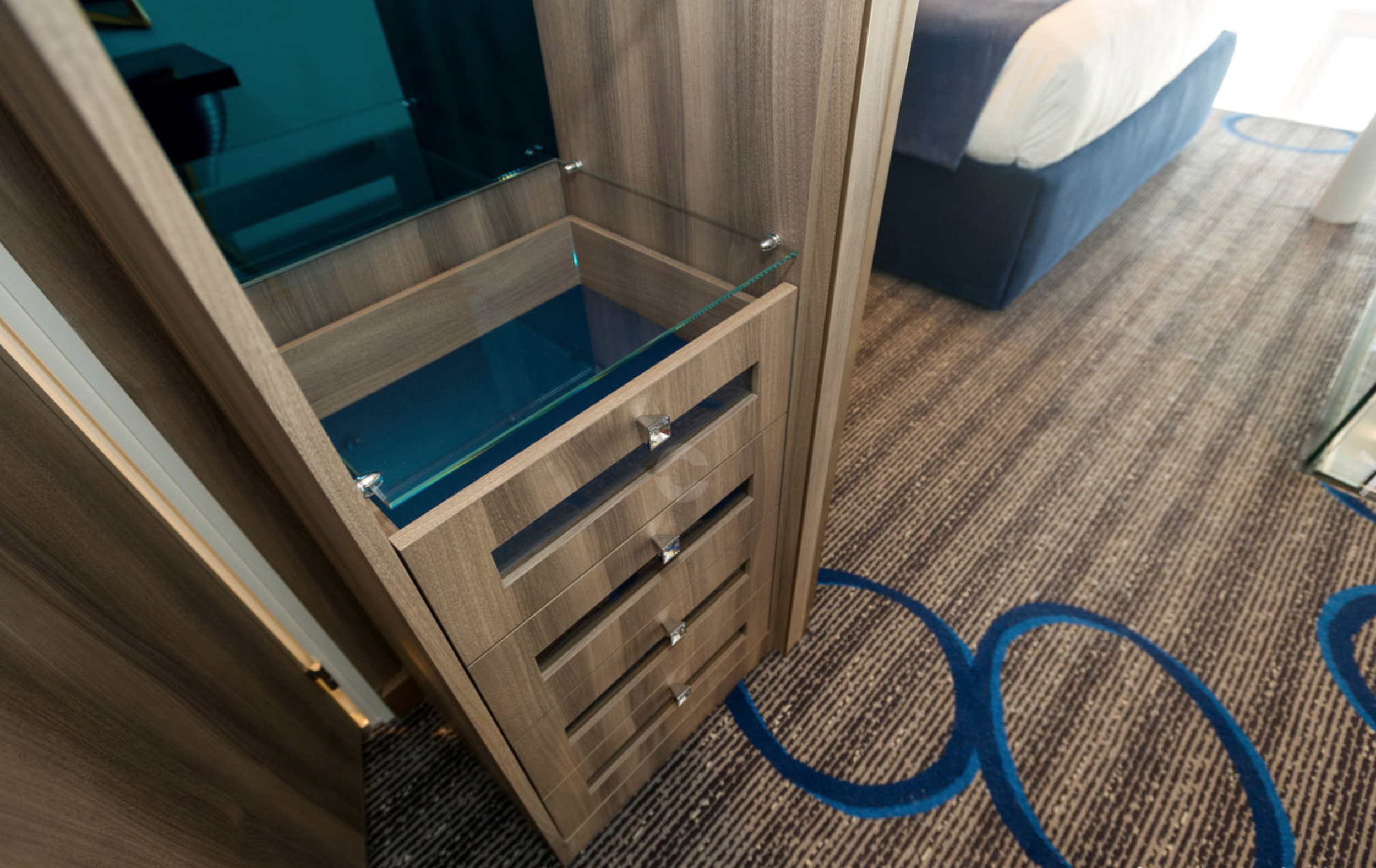 SYE-UFS-mb57 copy 2.png