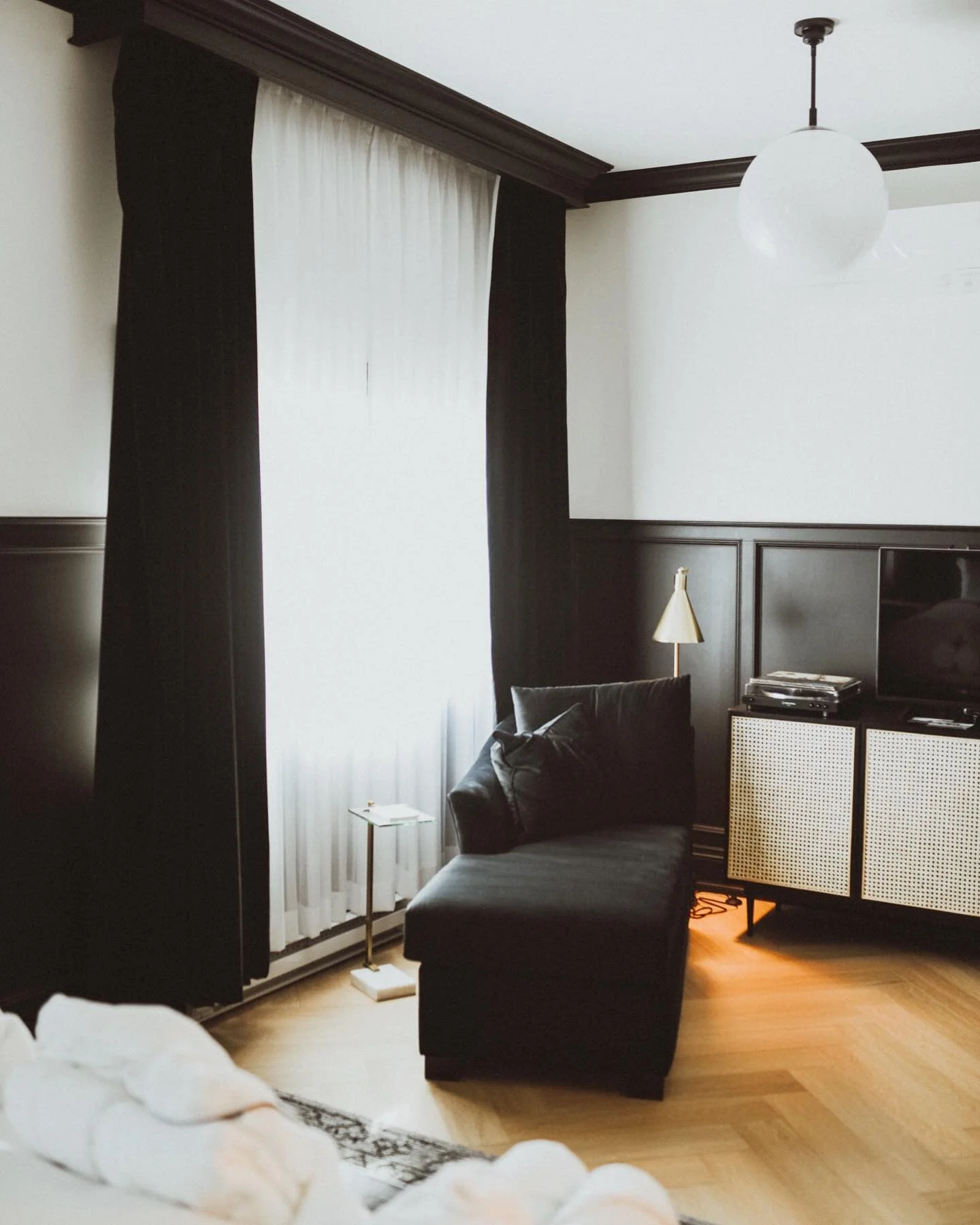 Book Dorchester Guest Rooms — The Dorchester