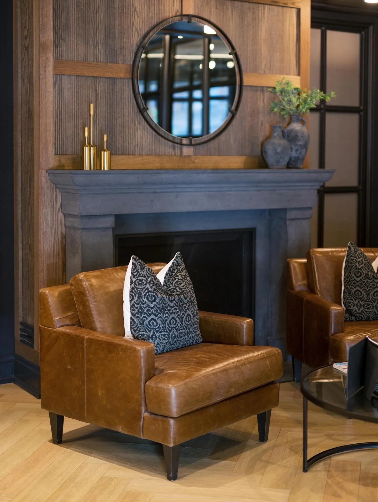 Corporate retreats, redefined. 💻 

Host your next team getaway in the heart of downtown Collingwood, where luxury meets inspiration.

Perfect for intimate groups of up to 22, The Dorchester blends stunning design, elevated amenities, and full AV cap