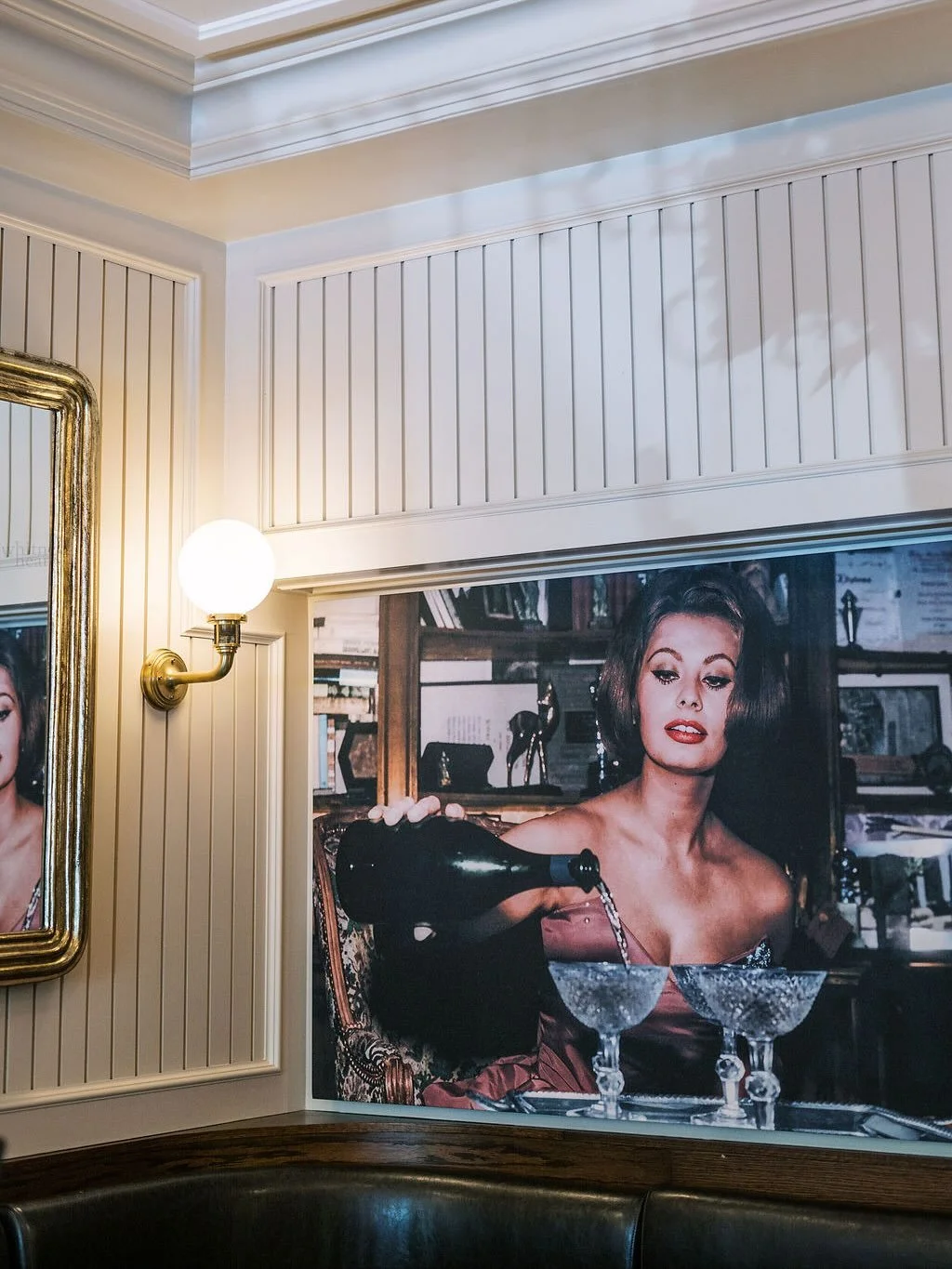 Sip, savour, stay awhile. 🥂 Friday night elevated at @thetremontcafe 

See you in the lobby. 

#thedorchestercollingwood #thetremontcafe