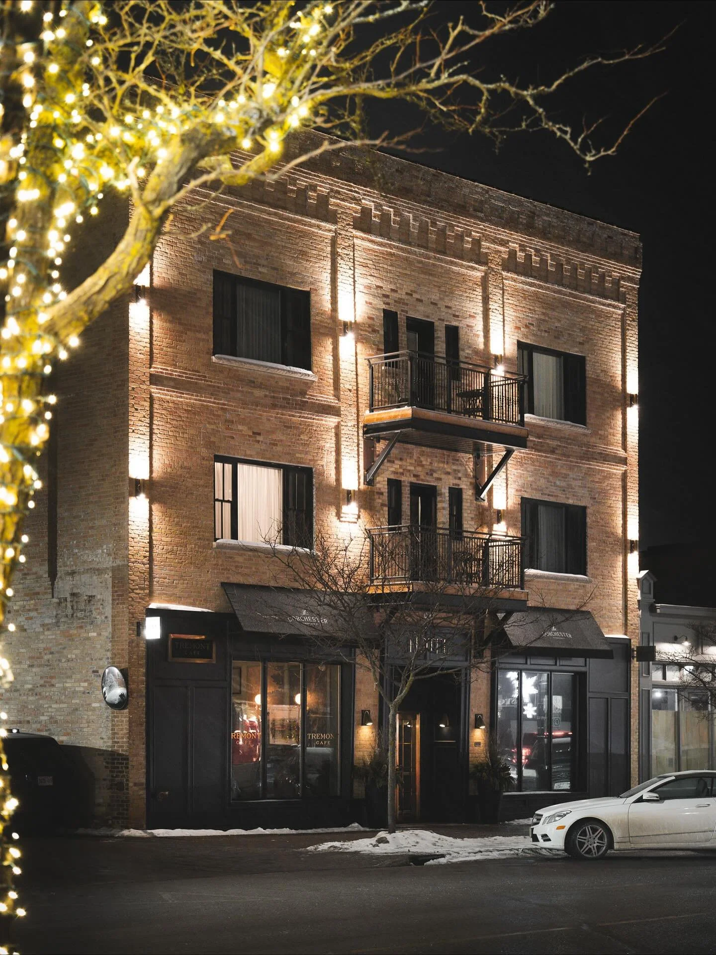 Winter arrived early! ❄️ There's no better time to book your escape to Collingwood, where the charm of the season is in full swing. 

🗓️ Upcoming events: 
~ Santa Claus Parade this Saturday, Nov 15th outside The Dorchester 
~ Collingwood Holiday Mar