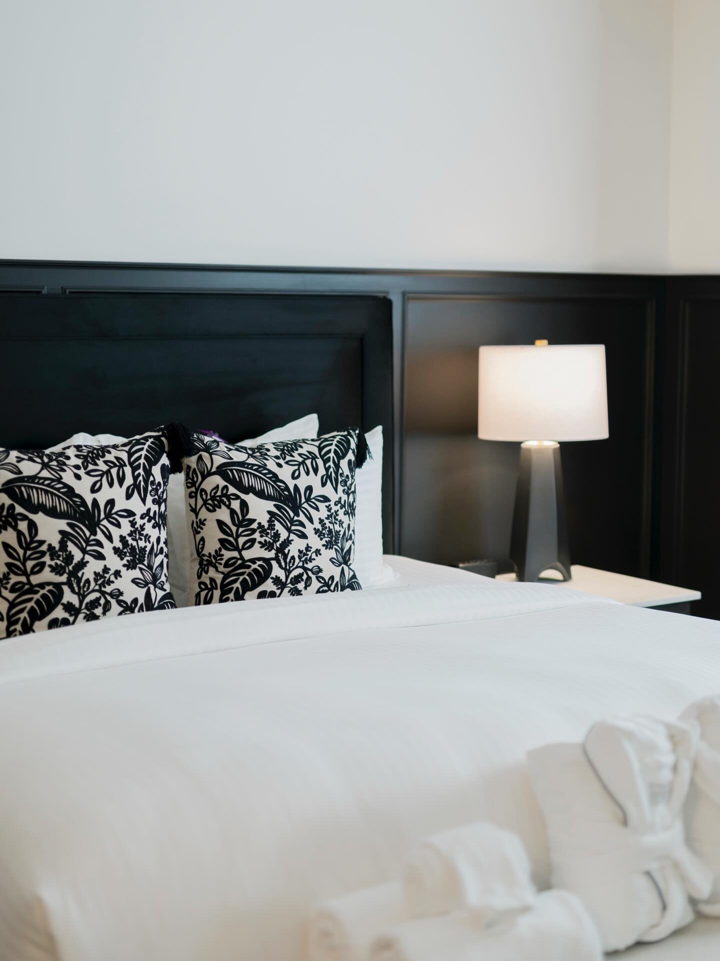 The perfect retreat after a snowy, winter filled day. Right here at The Dorchester, where the nooks are warm and the spaces are elegant. ☁️

@whitneyheard