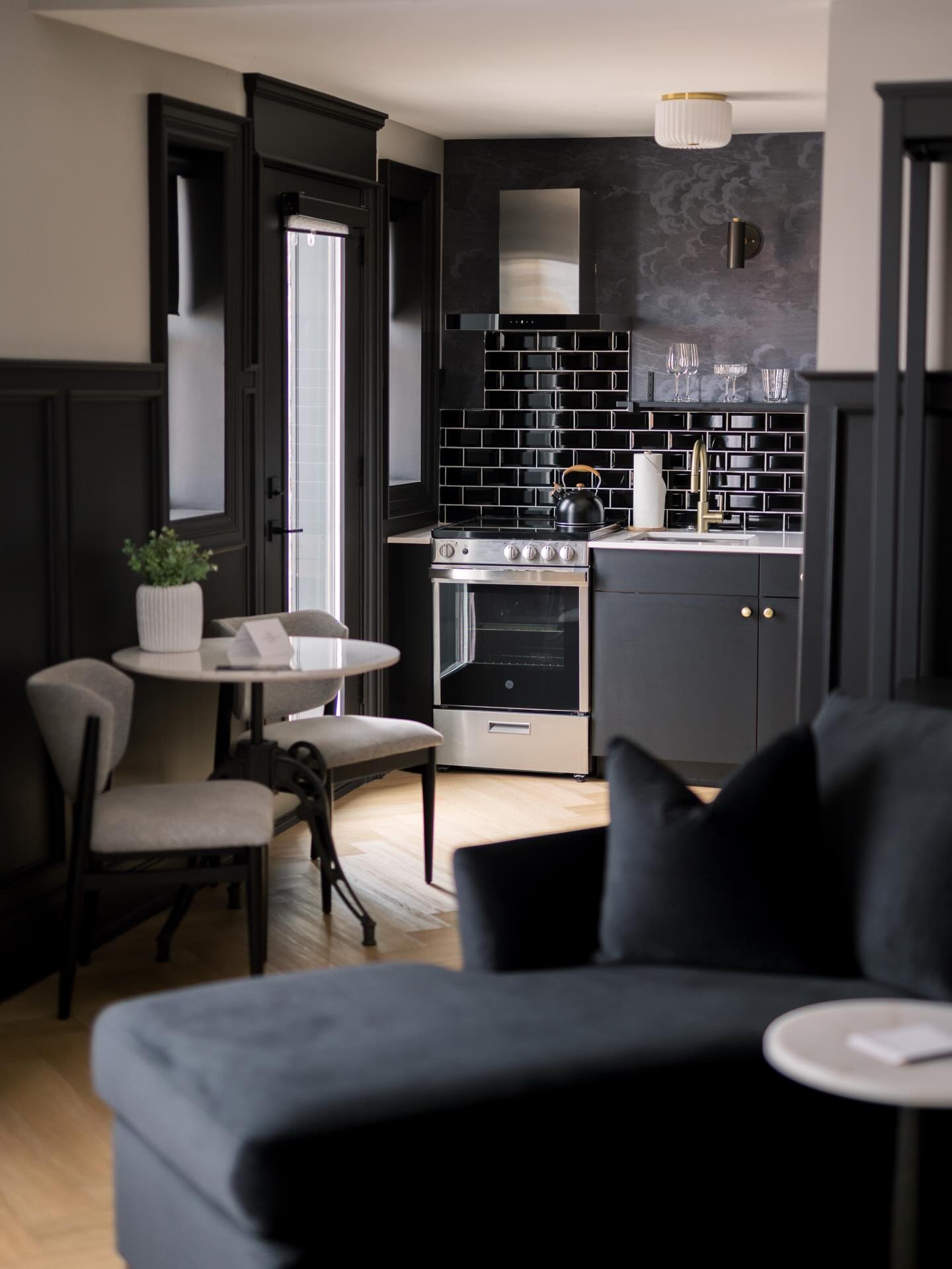 Upgrade your March Break getaway with The Dorchester's Family Friendly suites, convenient on-site dining, and unbeatable location, within walking distance to top spots and a short drive to the slopes. 

See you soon. ✨ 

#thedorchestercollingwood #ma