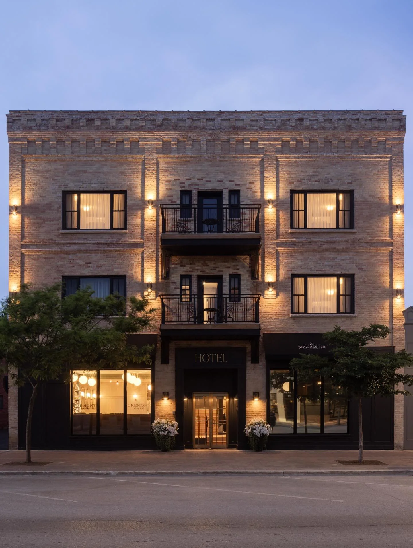 Experience the perfect blend of classic sophistication and contemporary style in every corner of our hotel, from the boardroom to the lobby restaurant and cozy guest rooms. 

We're excited for you to discover it. Book your spring staycation today 🍾