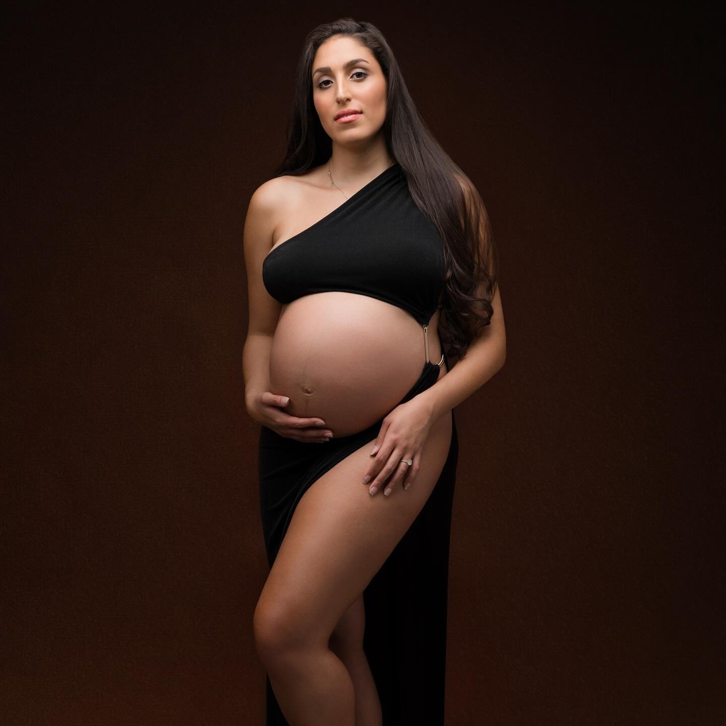 If you live in the northern New Jersey/NYC area and you&rsquo;re an expecting mama-to-be, make sure to document your pregnancy journey in the most special way by reserving your in-studio maternity photoshoot with Cristina Marie Photography. You&rsquo