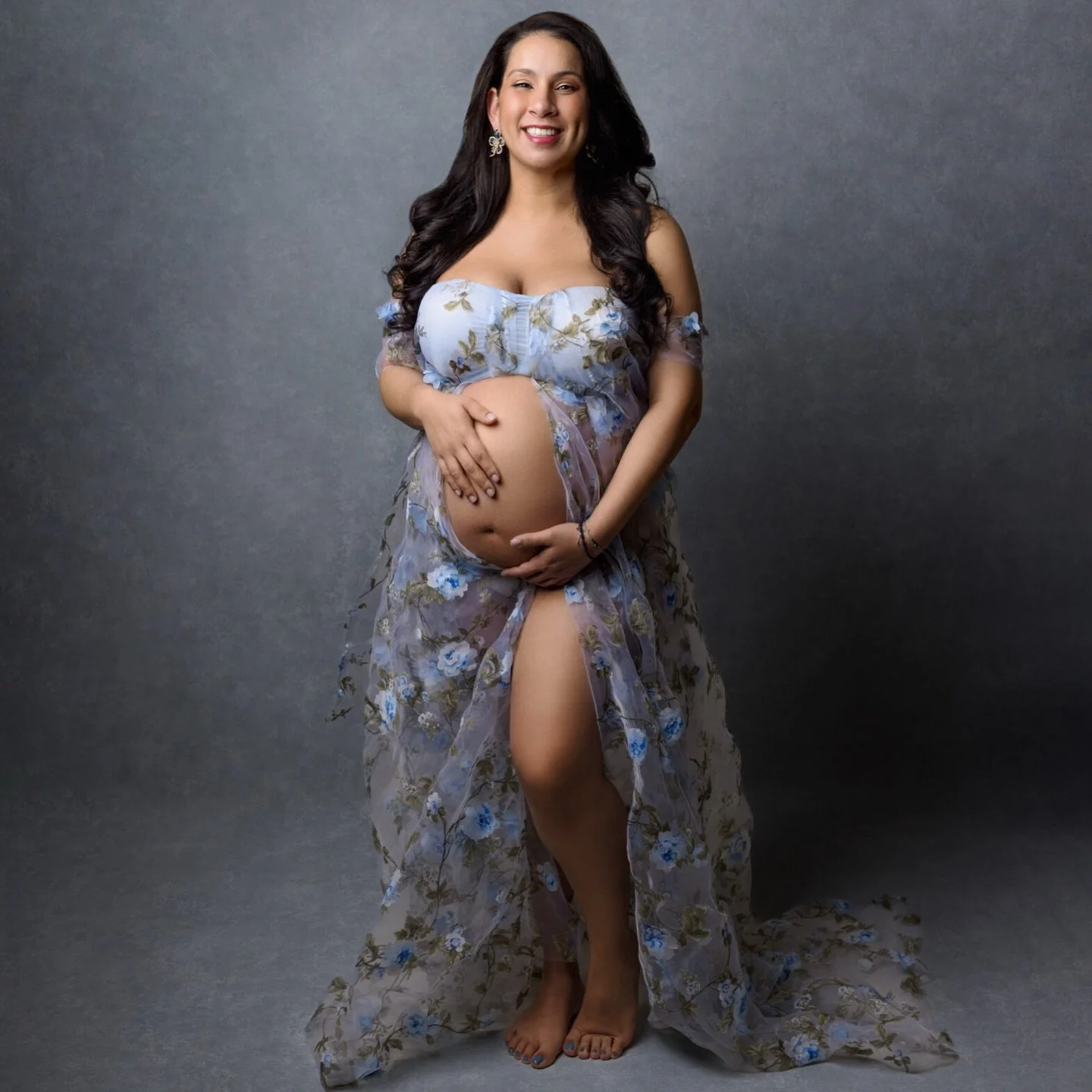 One of the many stunning looks from this gorgeous mamas maternity session. 🩵💙

How lucky am I to be able to capture the most wonderful time in your life before you meet your newest little love? 

Want to document your pregnancy journey? Let&rsquo;s