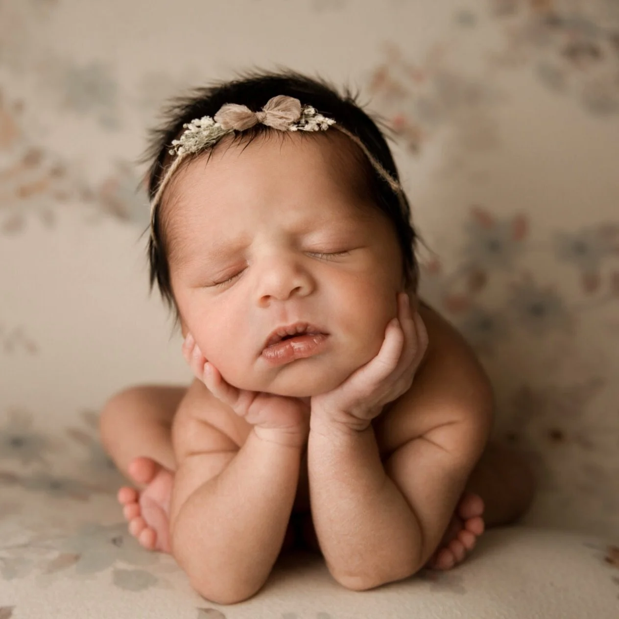 Happy froggy pose Friday to all who celebrate 🥰

Your babies are only this little for such a short period of time. Document these fleeting moments by reserving your newborn session with me in my cozy Bergen County, NJ portrait studio. Your session w