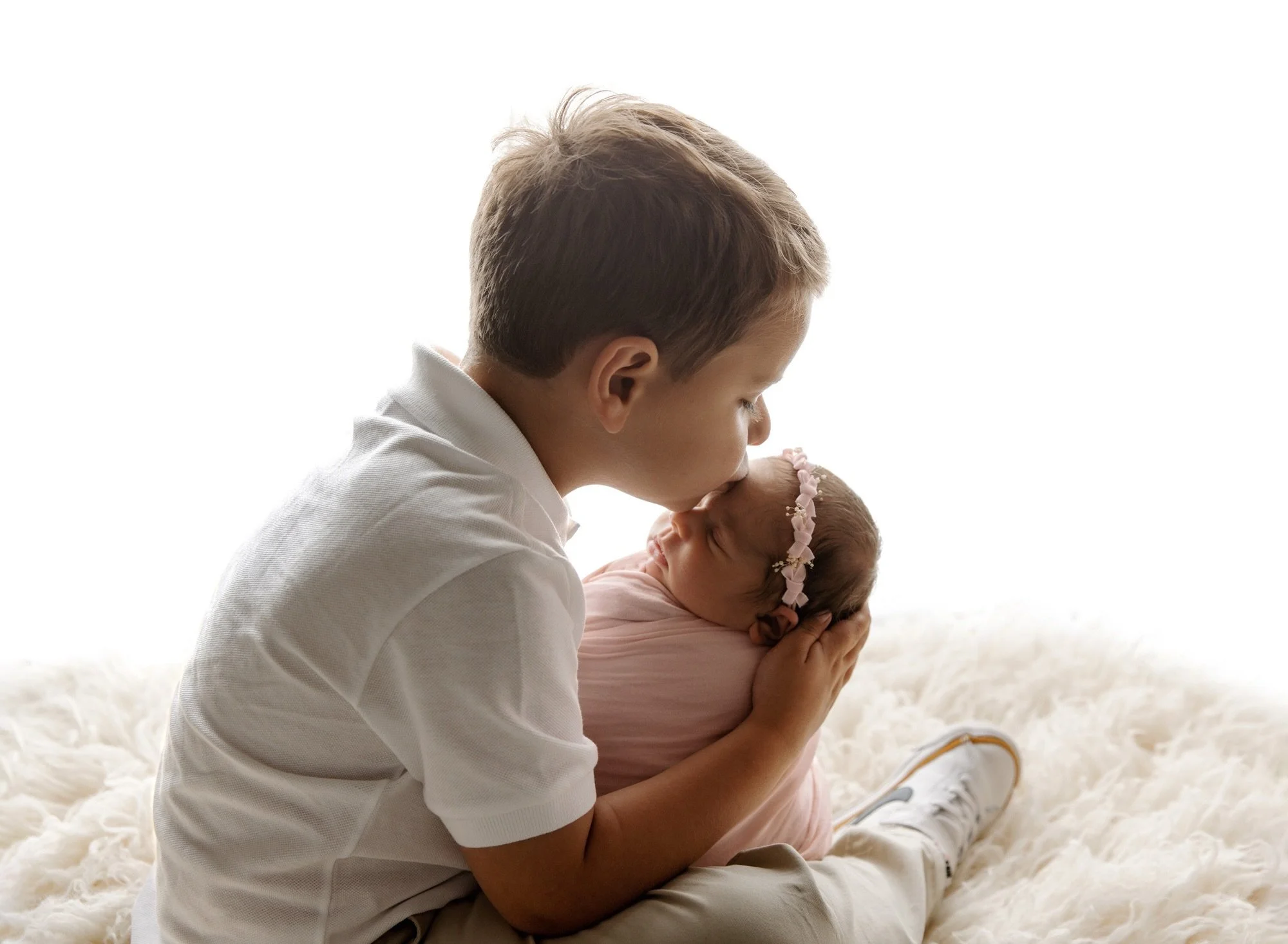 The love between a brother and sister is one of life&rsquo;s greatest blessings. 🤞🏼💕🔐

Have you been thinking about booking a newborn portrait session to document your newest little love joining your tribe? Did you know every single one of my pac