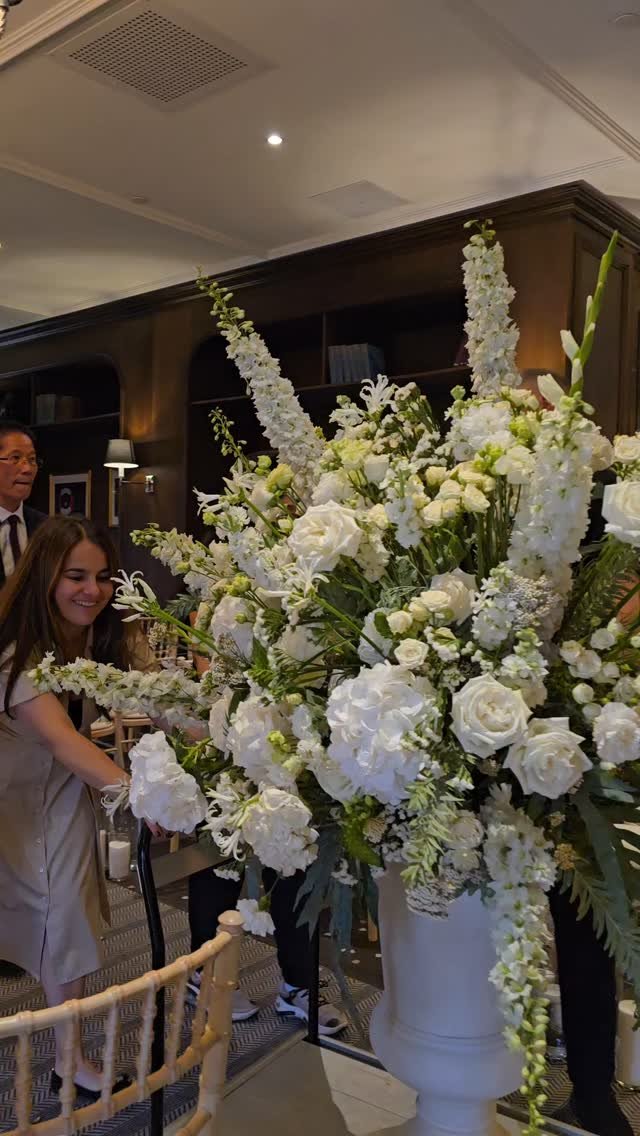 Ceremony statement arrangement! I always want to create the big statement pieces myself. Especially for Weddings!
#luxuryflorist #floraldesign #bride #weddinginspiration #houstonbrides #texasbrides #londonbrides #weddingflorist #houstoneventplanner