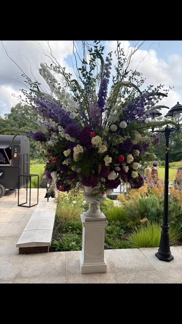 A grand statement in florals πΏβ¨ This luxurious garden urns arrangements stands tall with a dramatic mix of purple delphiniums, white roses, alliums, lisianthus, and hydrangeas, accented by textural branches and wild greenery. Designed for impact, el