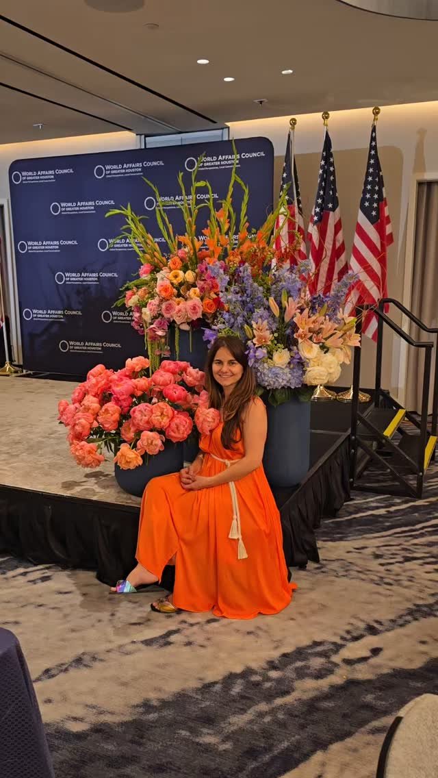 A moment of elegance and color at the Four Seasons Houston πΈ
Proud to bring floral artistry to the stage for the World Affairs Council of Greater Houston πΊπΈ
Blending bold blooms, vibrant textures, and heartfelt storytelling—this is the Mela