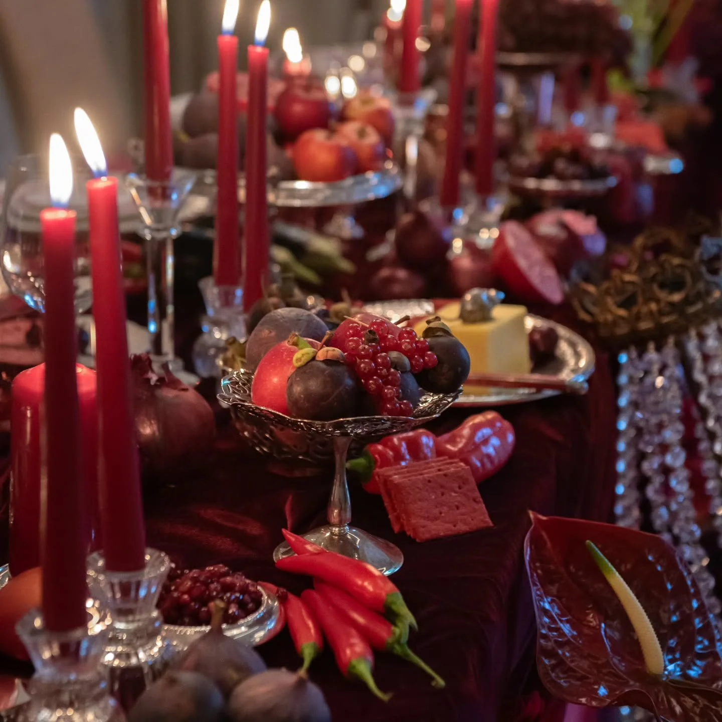The richness of this table for a dark winter night

Concept &amp; Floral Designer @mela.certe
Planner @luciapenmanevents 
Venue @fairmontwp
Photographer @heidibarrollbrownphotography
On the table @couverthire 
Stationery @invitesbyheather
Cake @annal