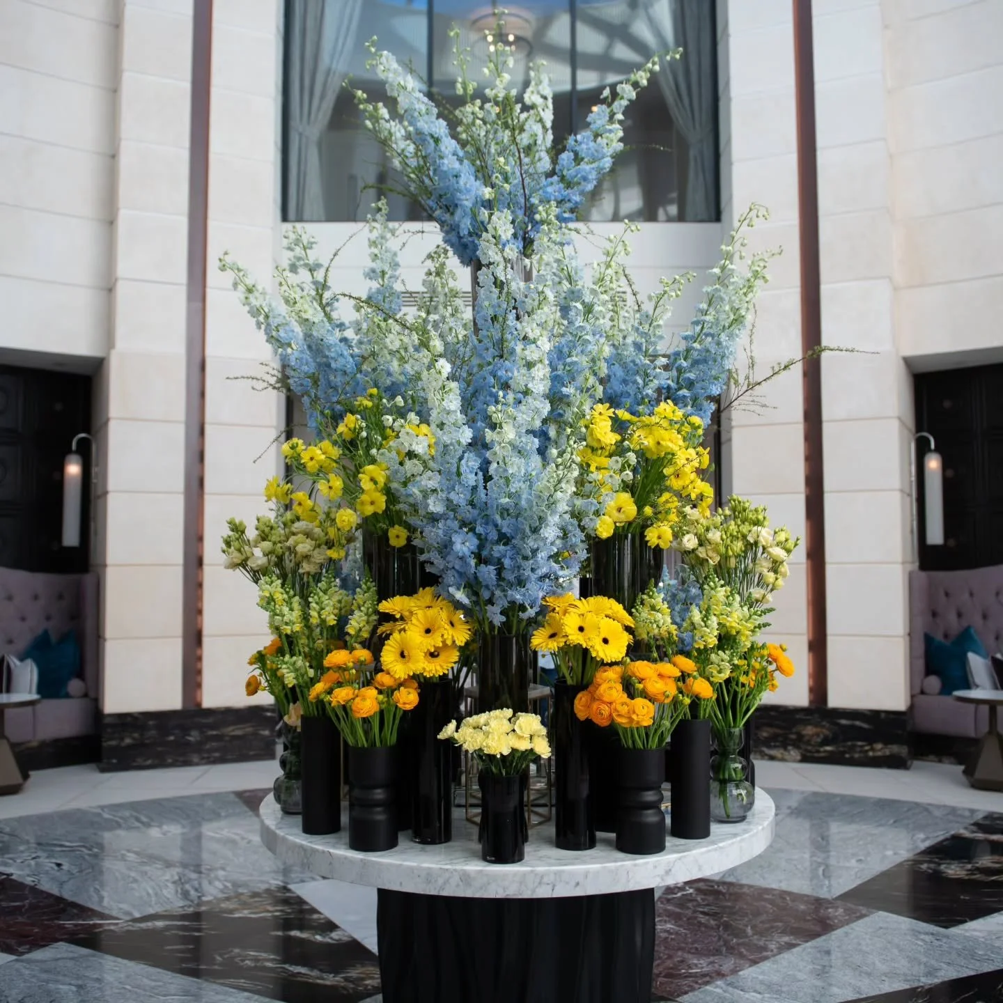 Delphinium sits in that rare category of florals that perform architecturally, not just decoratively. It doesn&rsquo;t &ldquo;fill space&rdquo;&mdash;it defines it.

#hotellobby #delphinium #blueflowers #blueandyellow #hotelflowers 

Thank you @heidi