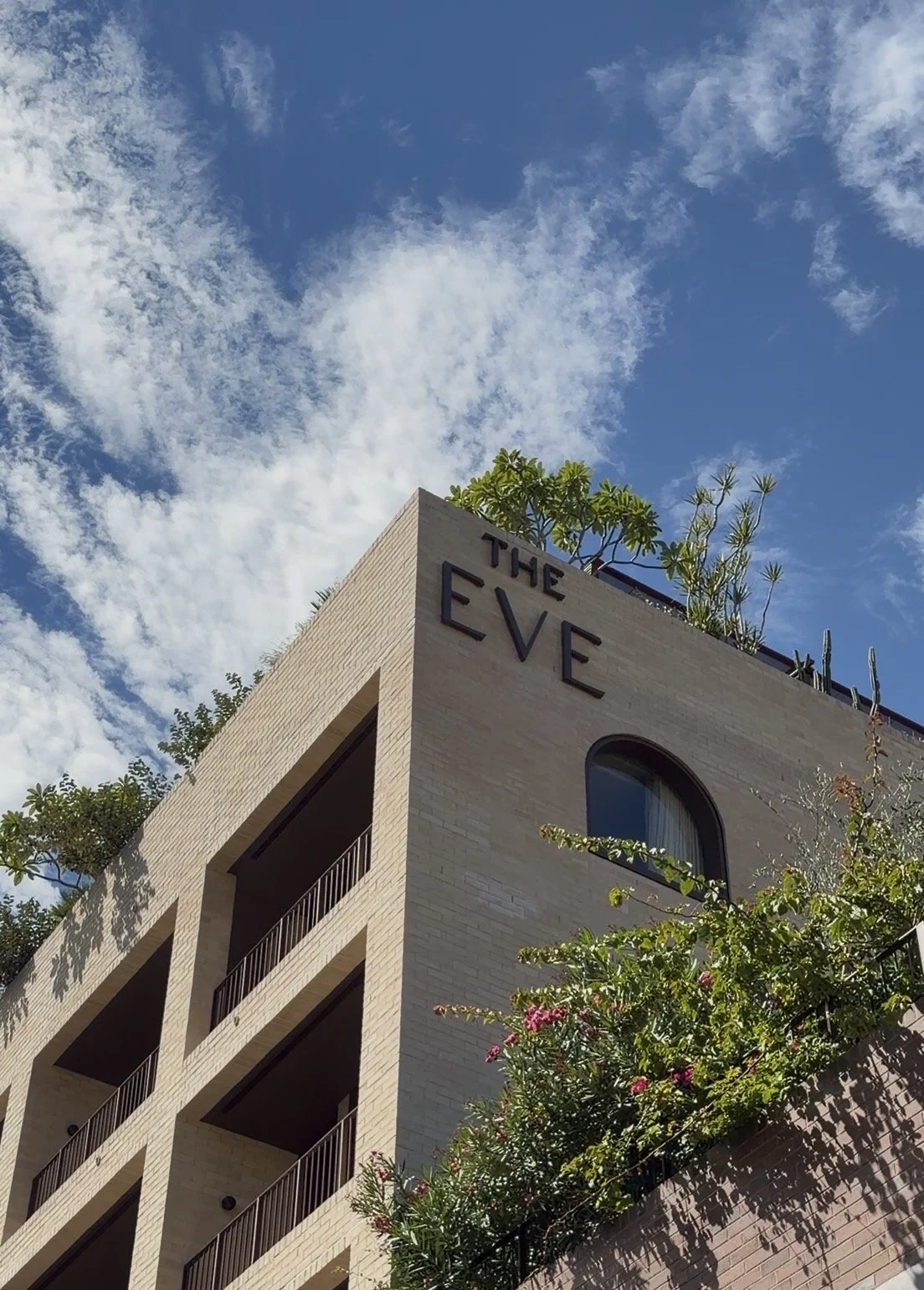 Exploring_the_EVE_(1_of_4).jpg