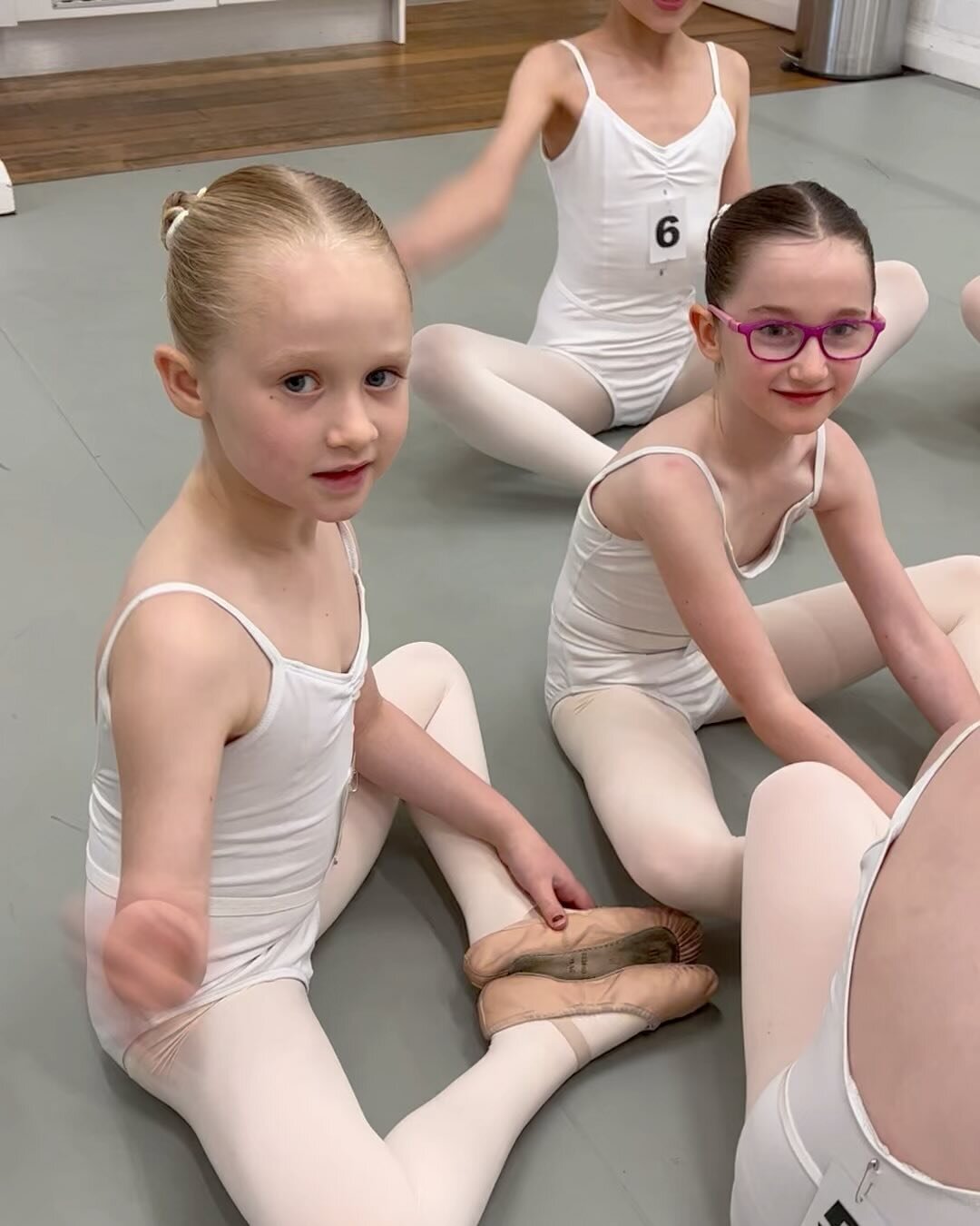 Well done today Grade 1 and Grade 2 ballet students on completion of our Royal Academy of Dance class awards! 💗

We enjoyed our visit to the RAD this morning and had a wonderful time #royalacademyofdance #rad #radexam #cda #grade1 #grade2  #ballet #