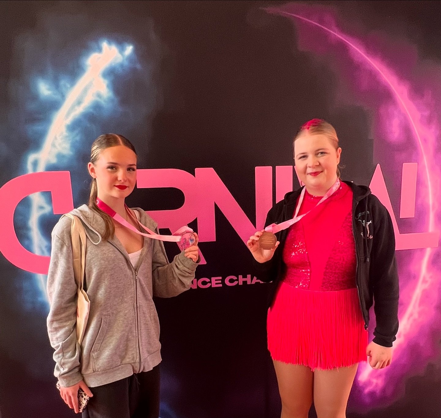 💖 We had fun this morning at @carnivaldance_challenge! 🌟 3rd Place in 14&amp;U Jazz Duo 🥉Well done Amelia &amp; Amelie! #jazz #eisdteddfod #cda #cammeraydanceacademy #dance