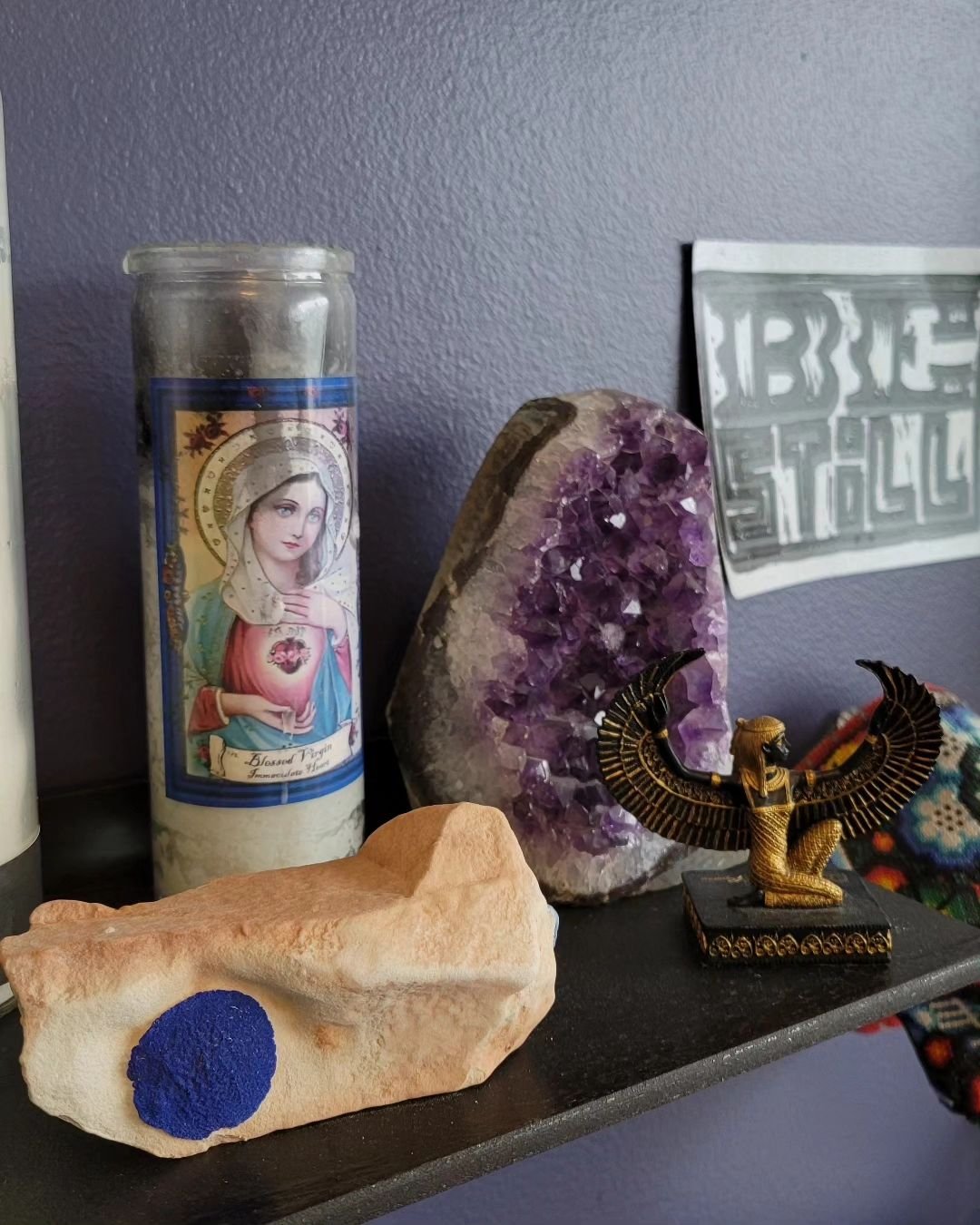 Crystals in their sacred spaces @aprilcornell @altarseattle

#azurite #ethicallysourced #healingcrystals