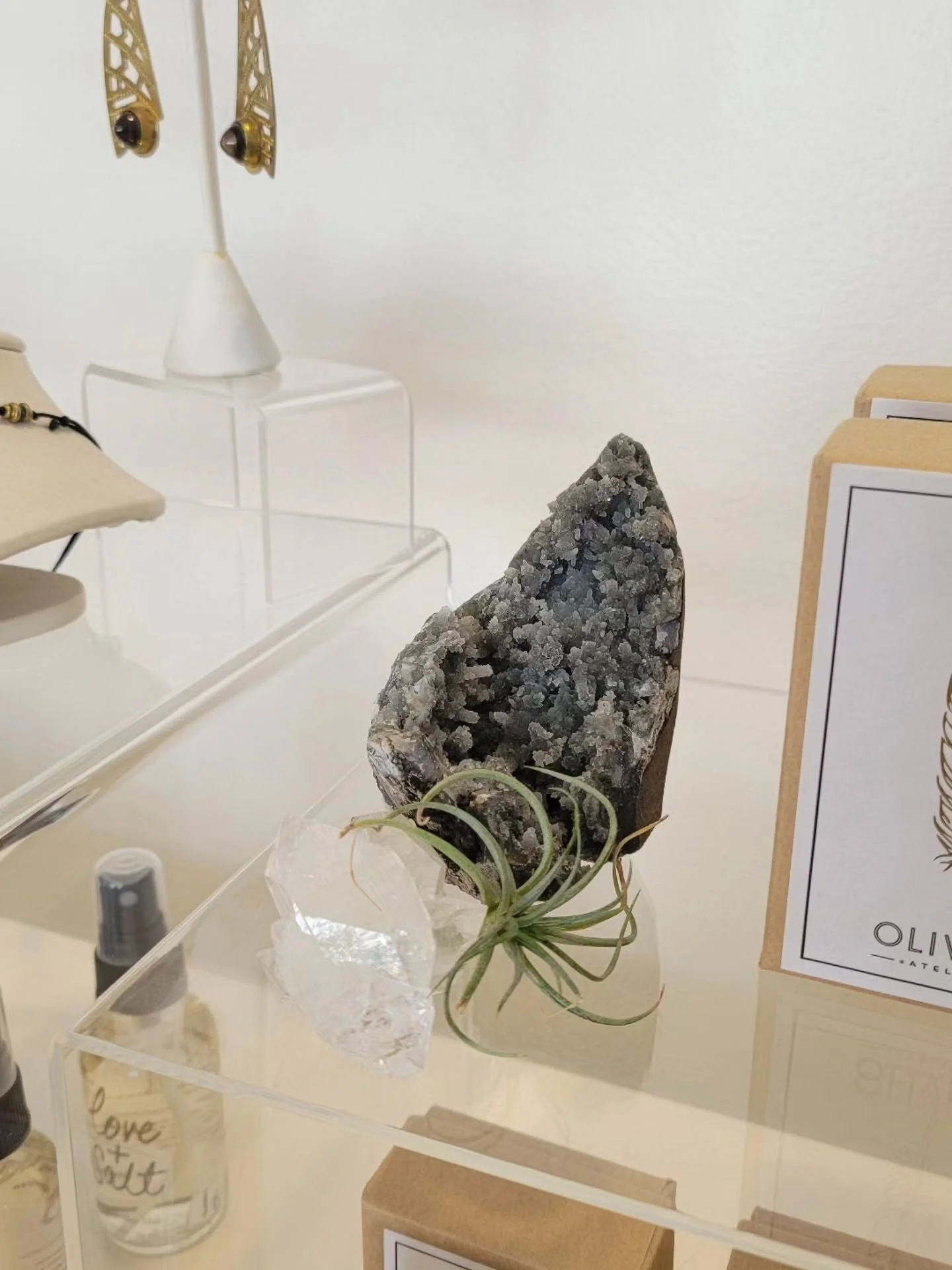 All the pretties we have at @altarseattle ✨️💛 Also available through the link in bio 🫶 #closingsale