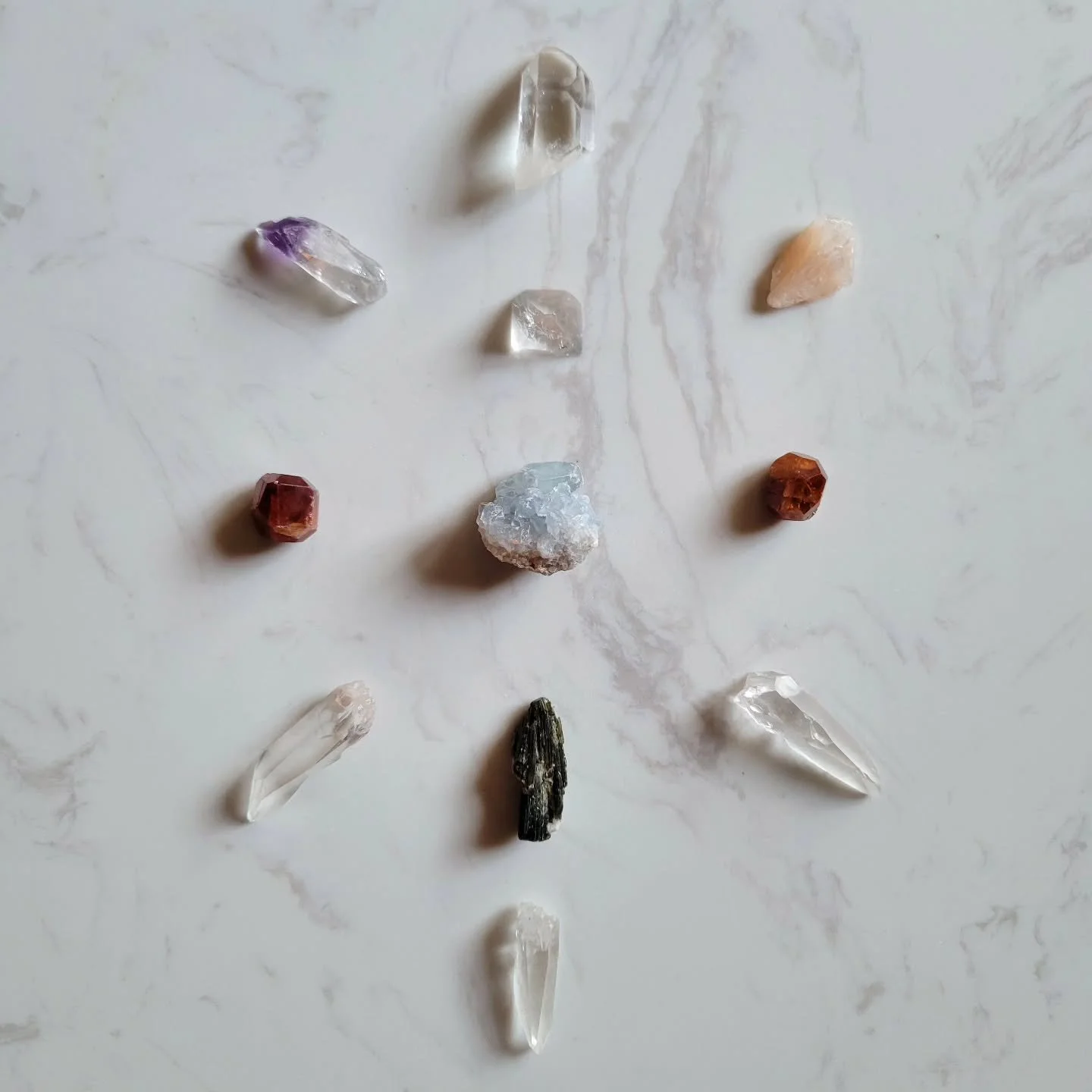 I added another mixed crystal grid from my personal collection to the website 🫶 Learn more about the benefits of crystal gridding through the link in bio. These pieces are also perfect for jewelry makers who love incorporating gems 💎 

This mixed c