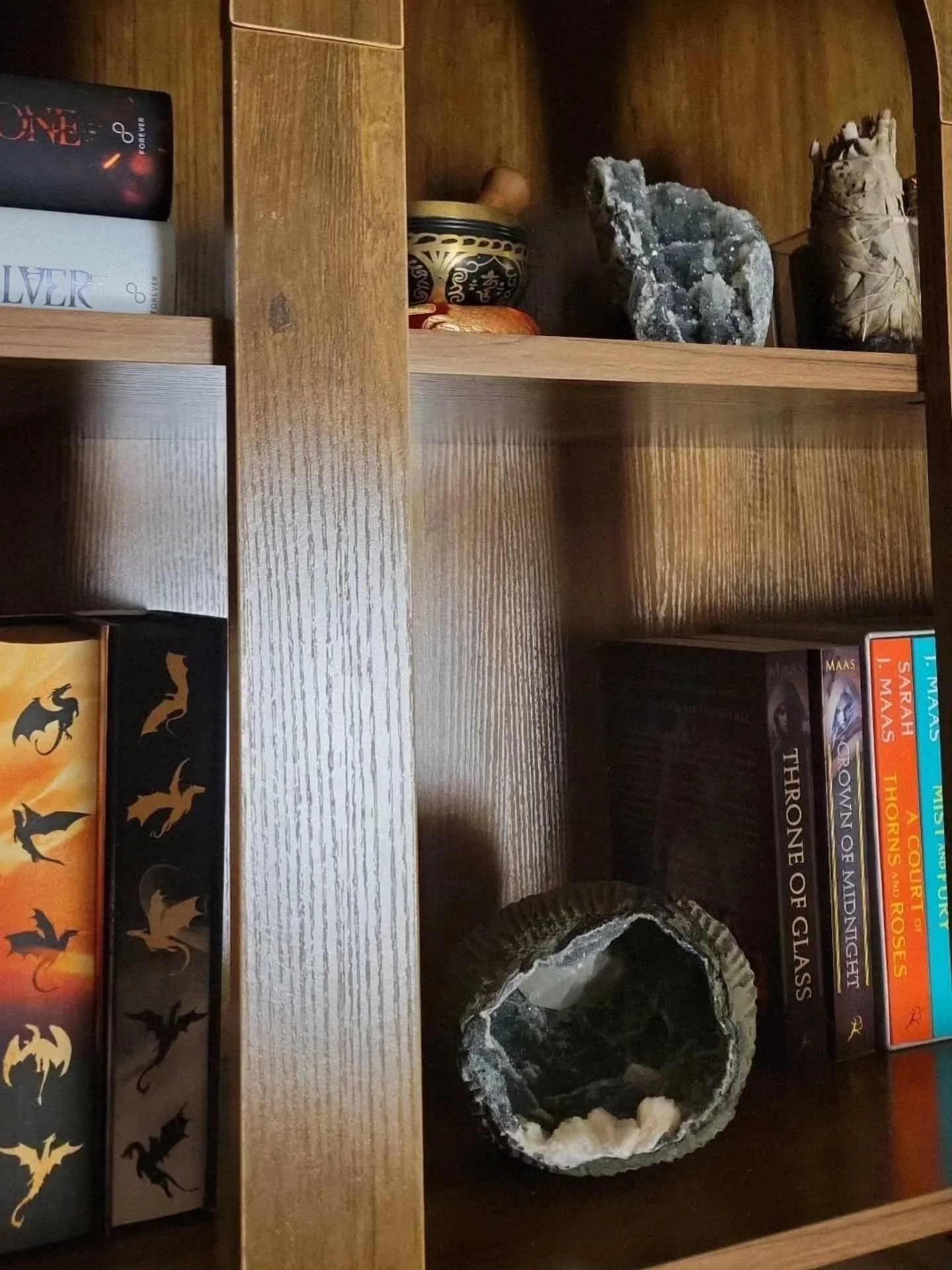 This year I have reacquainted myself with my love of reading, which means I&rsquo;ve been enjoying adorning my bookshelf with beautiful pieces. There&rsquo;s something special about combining crystals with your hobbies (my houseplants love the crysta
