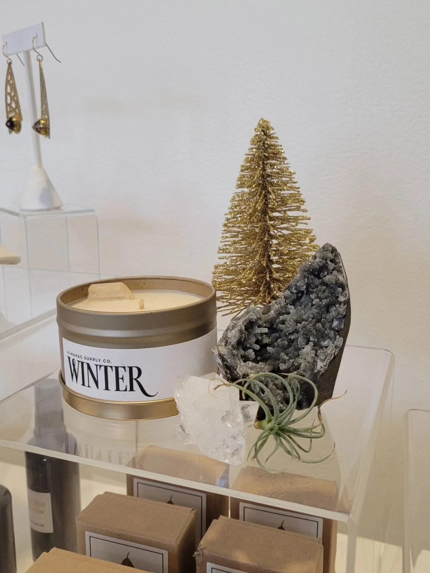 'Tis the season over at @altarseattle 🎄✨️

#shopsmall #shoplocal #seattleshopping