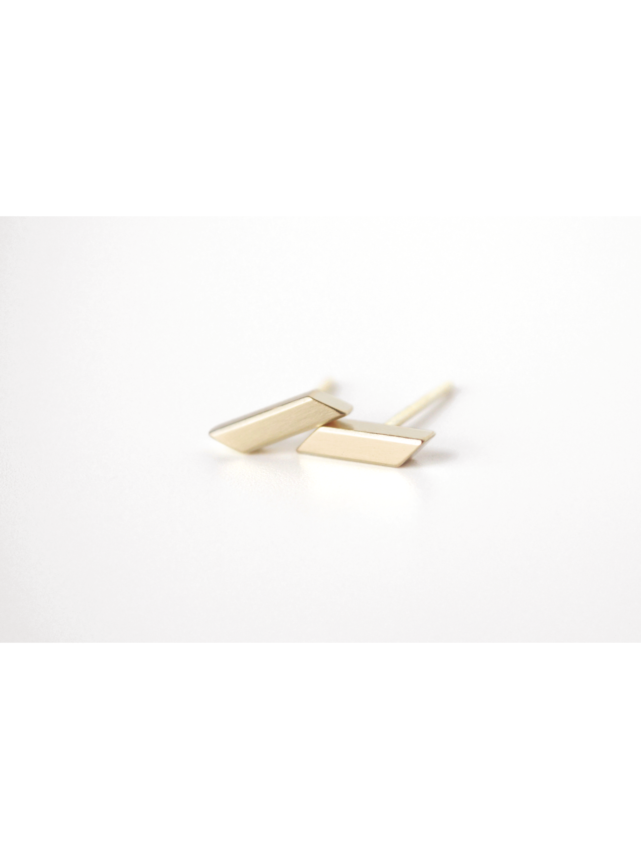 Linea studs - 9k gold