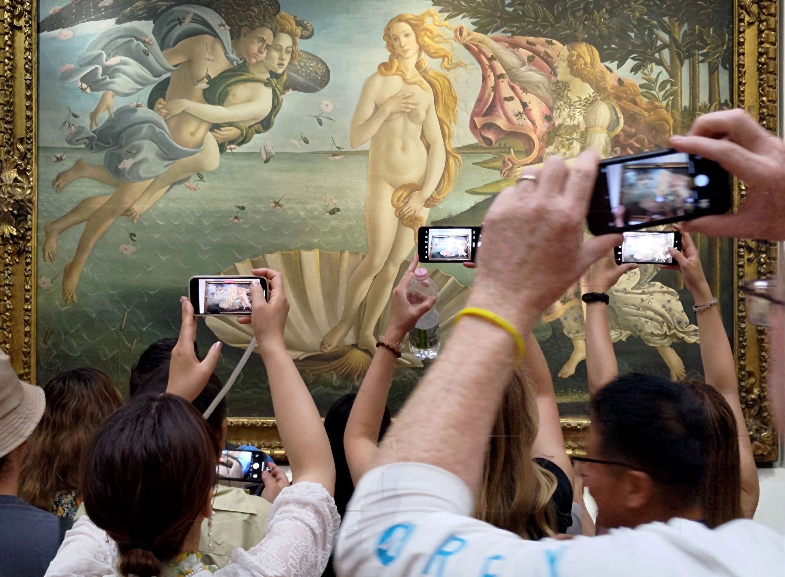 taking-photos-with-the-Birth-of-Venus-Anne-Kearney