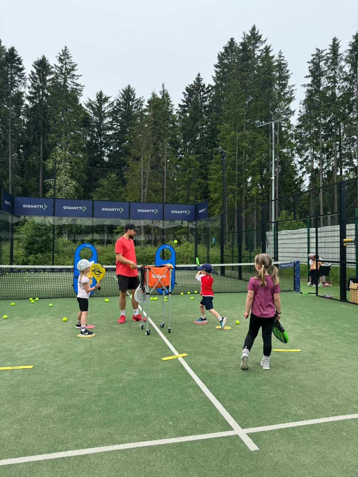 Supersuosittu lasten Padel-koulu palaa kesälle!</span>
