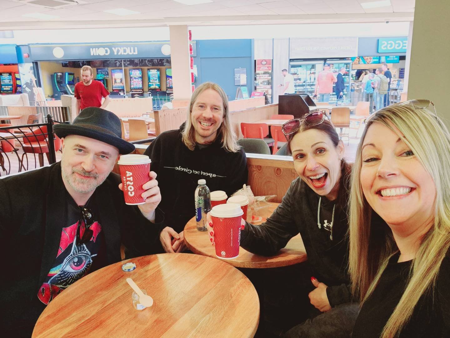 We only went and bumped into @fleetwoodbactribute on the way home from our gig! 🤪🎶😁 #servicestationrockstars