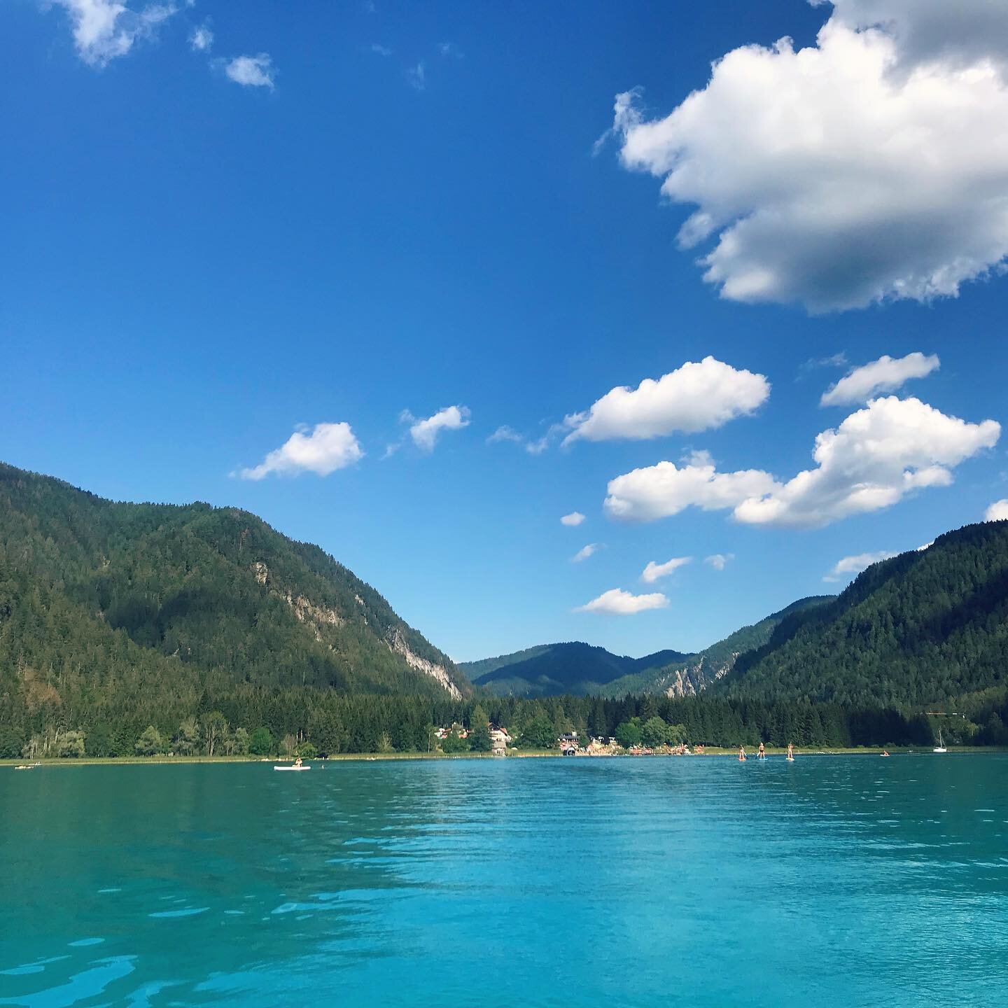 Ocean oder See? Hauptsache am k&uuml;hlenden Wasser in diesen hei&szlig;en Tagen. :)

Wo k&uuml;hlt ihr euch momentan am liebsten ab?

#bergsee #berglandschaft #&ouml;sterreich #abk&uuml;hlung #oceanchild #k&auml;rnten #summervibes #sommer #hitzewell