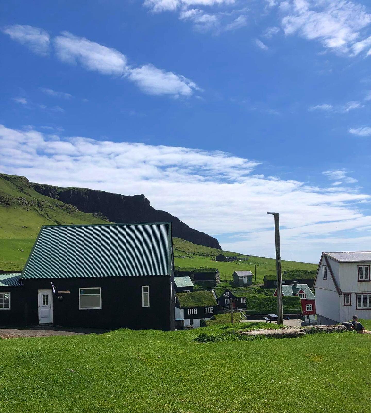 Vit nj&oacute;ta summar ve&eth;ri&eth; &iacute; dag 🧡