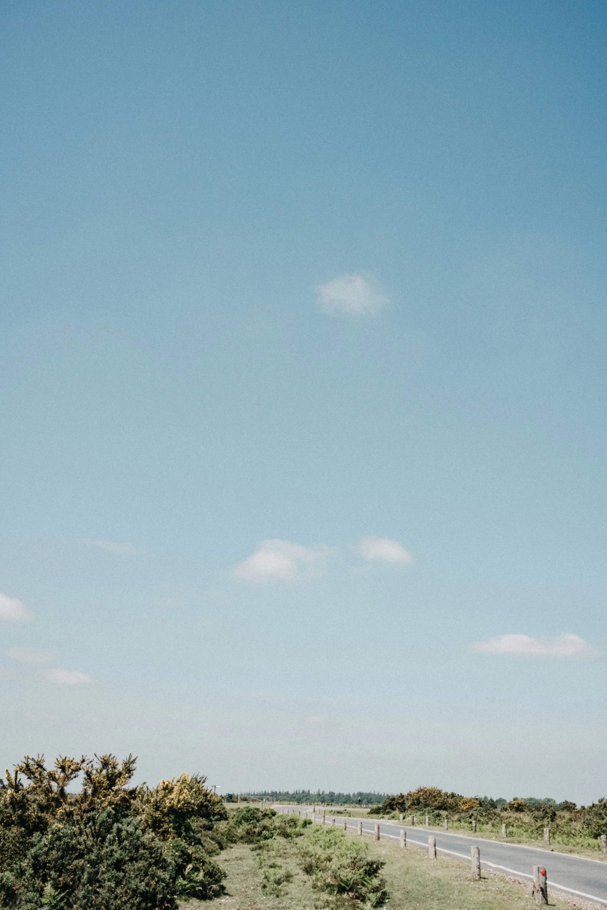 Calm blue sky showing the feeling of meditation workshops and therapy in Windsor Ontario