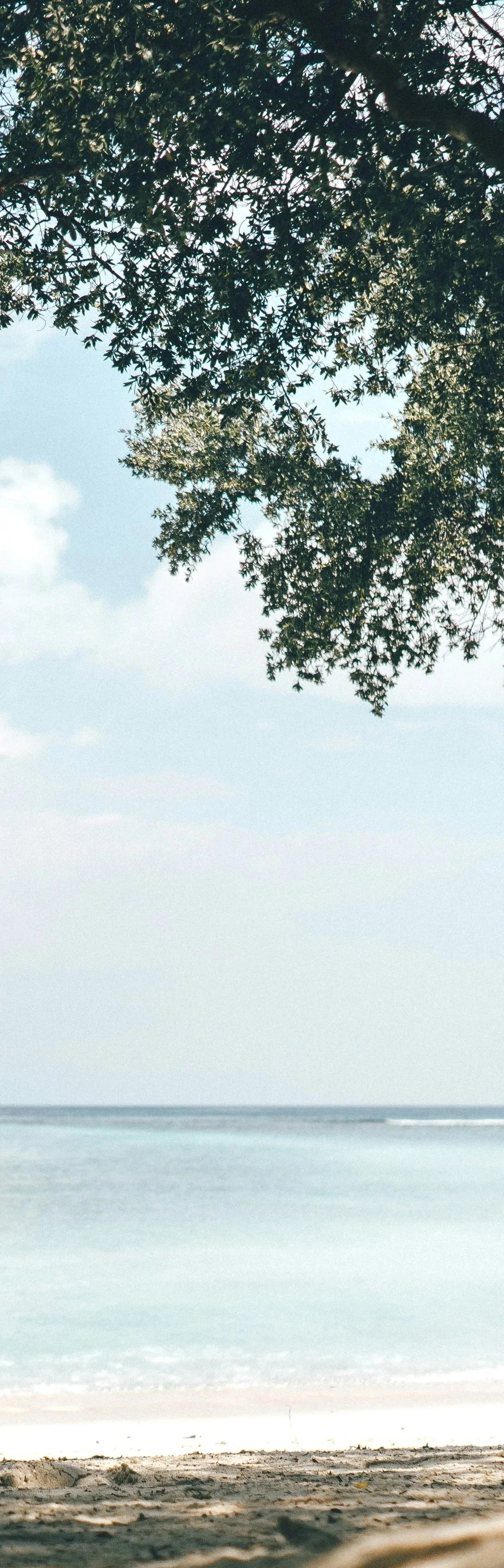 Calm blue water showing the feeling of meditation workshops and therapy in Windsor Ontario