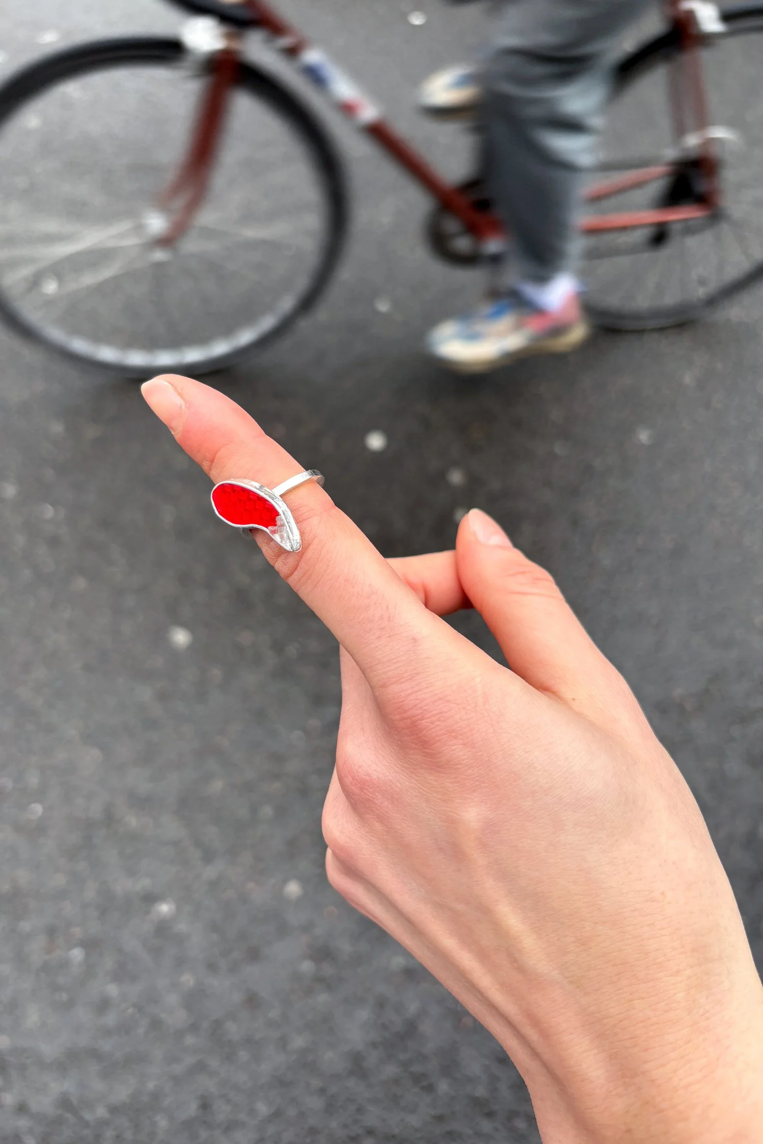 Francesca_hexagonal_70_size M_onn finger.jpg