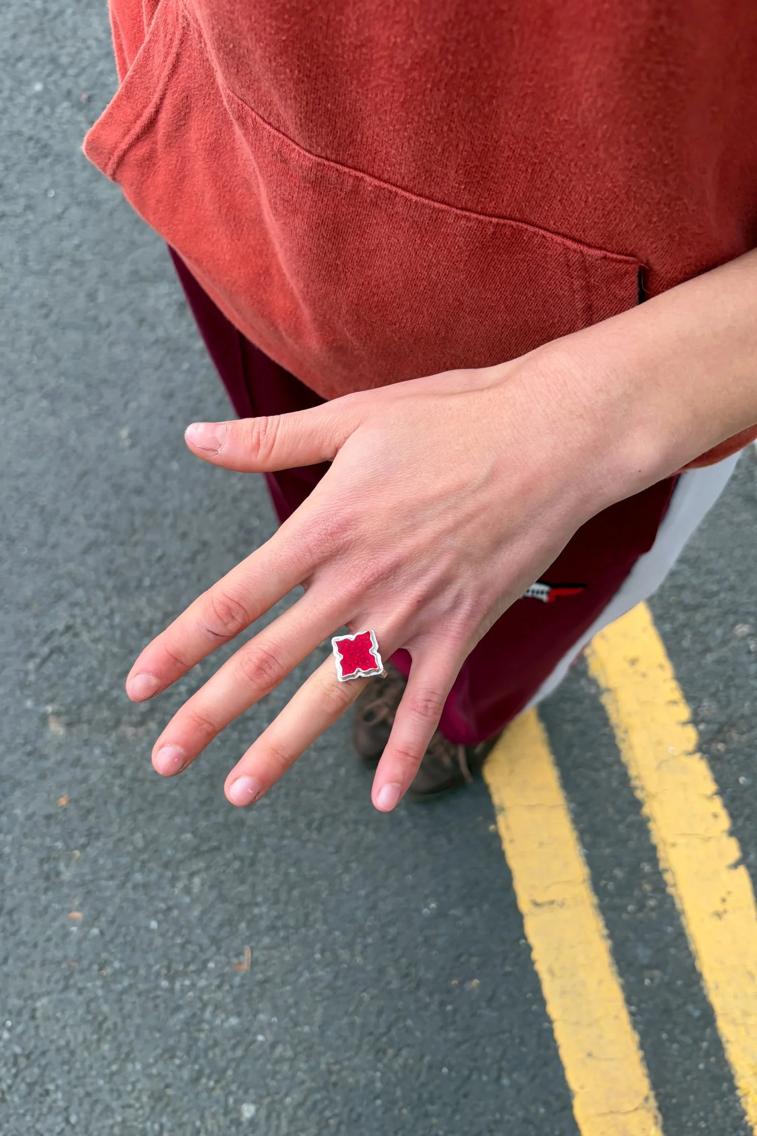 Rrose_red_hexagonal_size O_85_hand 5.jpg