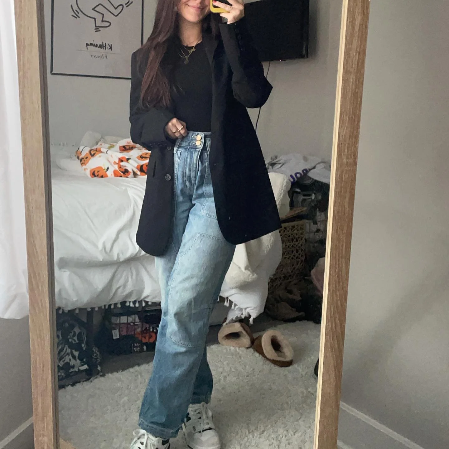 @jane
1. Women&rsquo;s Blazer @target 
2. Ribbed Tank Bodysuit @mymummade.it 
3. Pilcro The Wanderer Relaxed Jeans @anthropologie 
4. New Balance 550 Navy Blue @newbalance