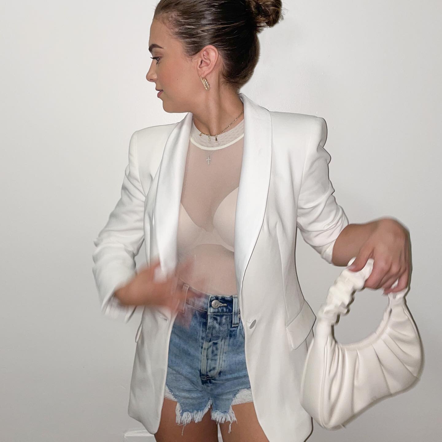 @sof
1. Straight Cut Blazer @zara 
2. Mesh T-Shirt Bodysuit @skims 
3. Out The Friend Zone Shorts @fashionnova 
4. Gabby Bag - Ivory @jwpei_official