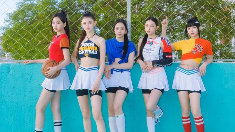 new jeans pic 4.jpeg