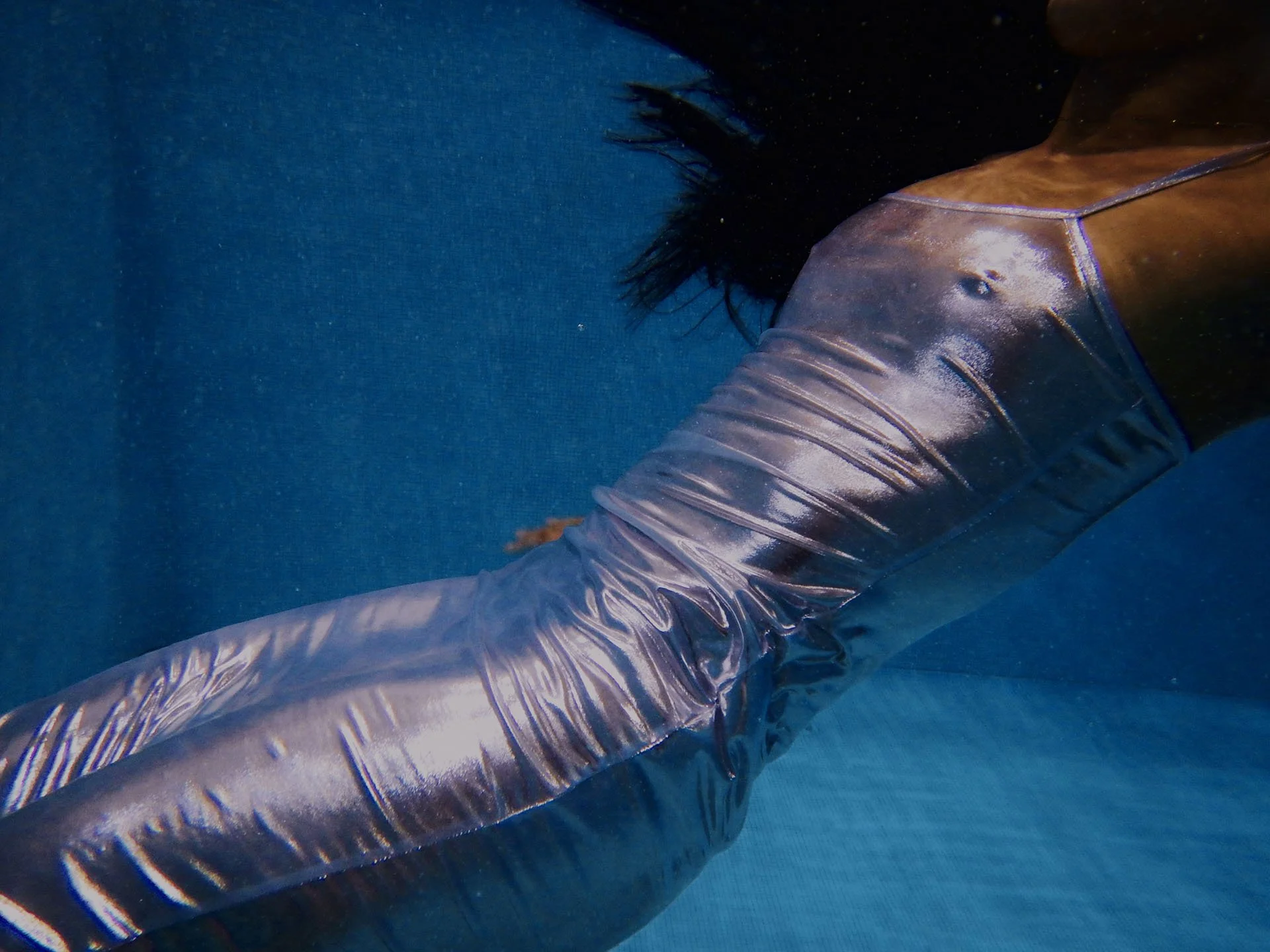 Underwater_SilverDress_Wendy_Woffington_ Gabriella_Spiegel5.jpg