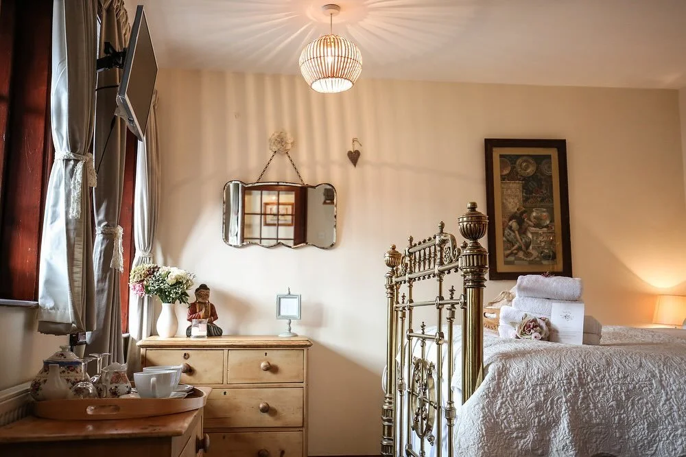 Room 3 available Wednesday &amp; Thursday 
Special offer &pound;100 per night ☀️

Room 3 is a balcony room, overlooking the garden with distinct nautical charm. It&rsquo;s gorgeous brass captain&rsquo;s bed makes a grand statement. The en-suite featu