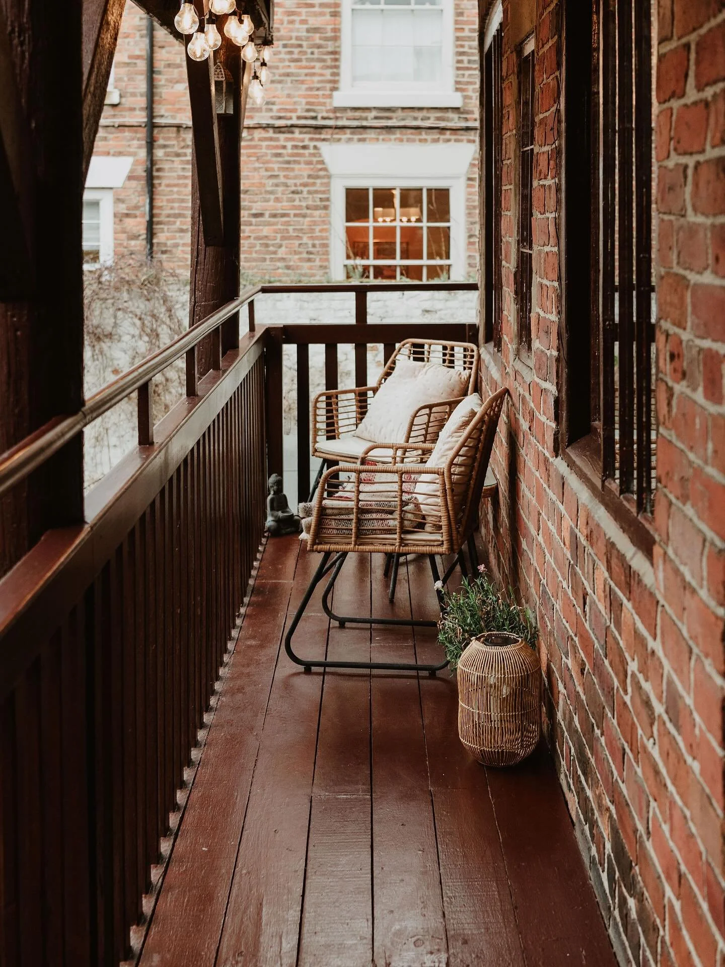 Room 3 is available for October 3rd &amp; 4th . 

Room 3 is a balcony room, overlooking the garden with distinct nautical charm. It&rsquo;s gorgeous brass captain&rsquo;s bed makes a grand statement. The en-suite features both bath and shower. A perf