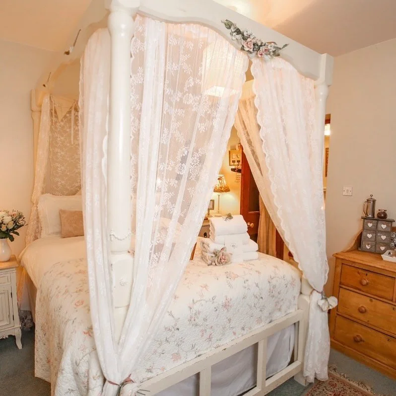 A last minute cancellation for Friday &amp; Saturday .. also available Sunday. 

For the cheapest quickest booking, please just call us on 01947 820228 

Room 2 is a warm and welcoming accessible double on the ground floor. Romantic lace drapes envel